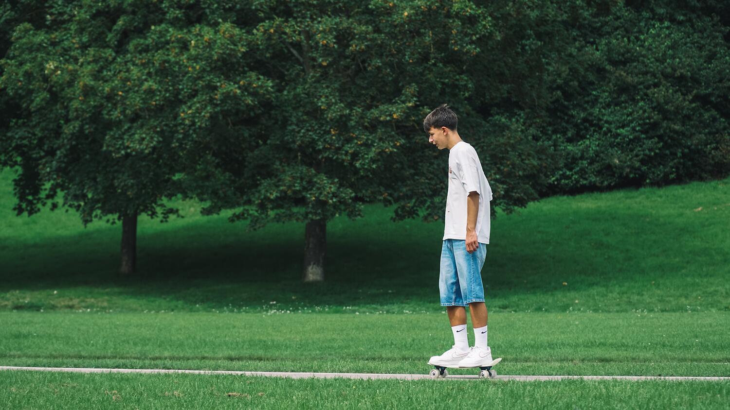 muuwmi Lights Skateboard Fun GLOW, mit Leuchtrollen und Glow-Effekt 2/4