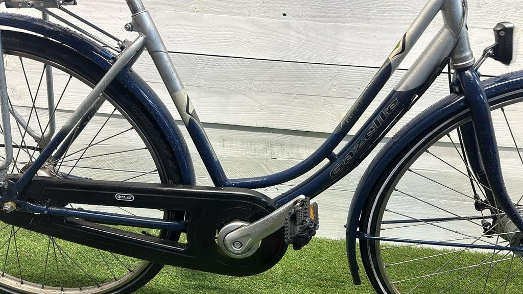 Gazelle stadsfiets (pre-owned), zwart - 28", met verlichting en standaard. 2/3