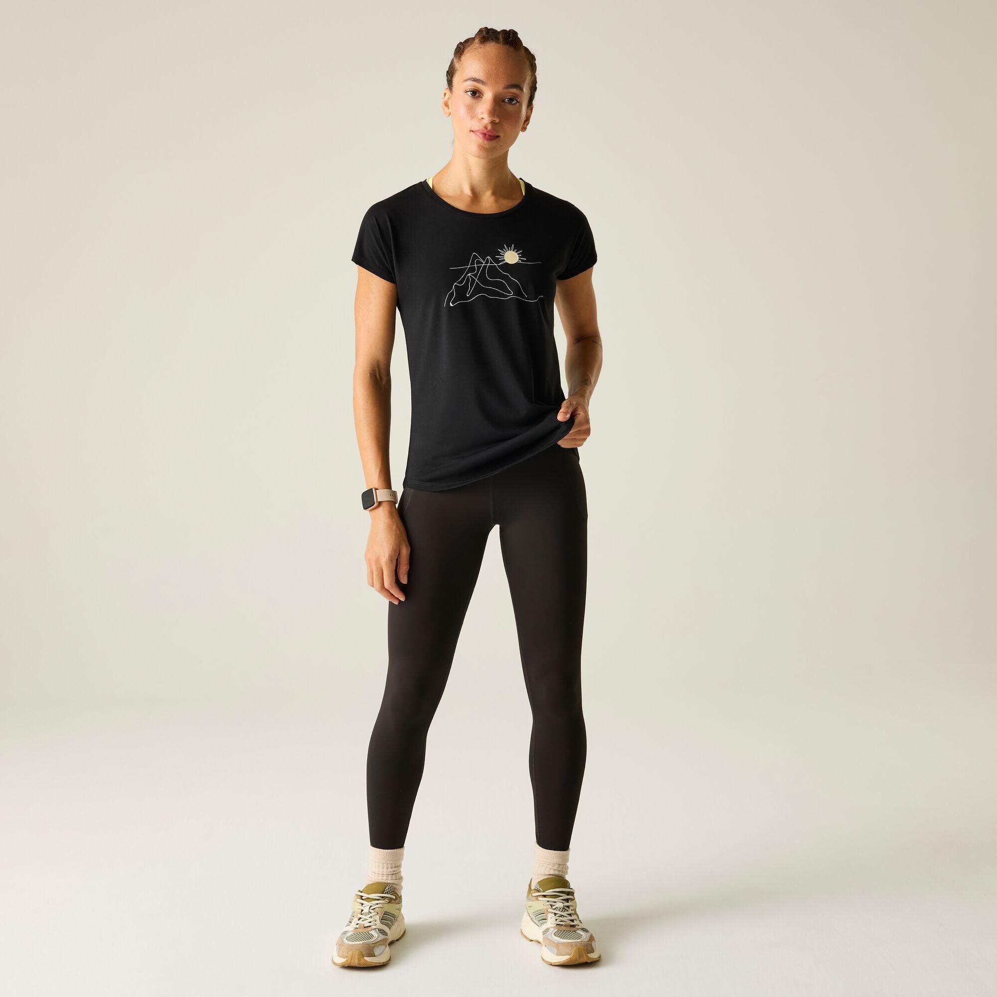 T-shirt graphique à manches courtes Serenity pour femmes 3/7