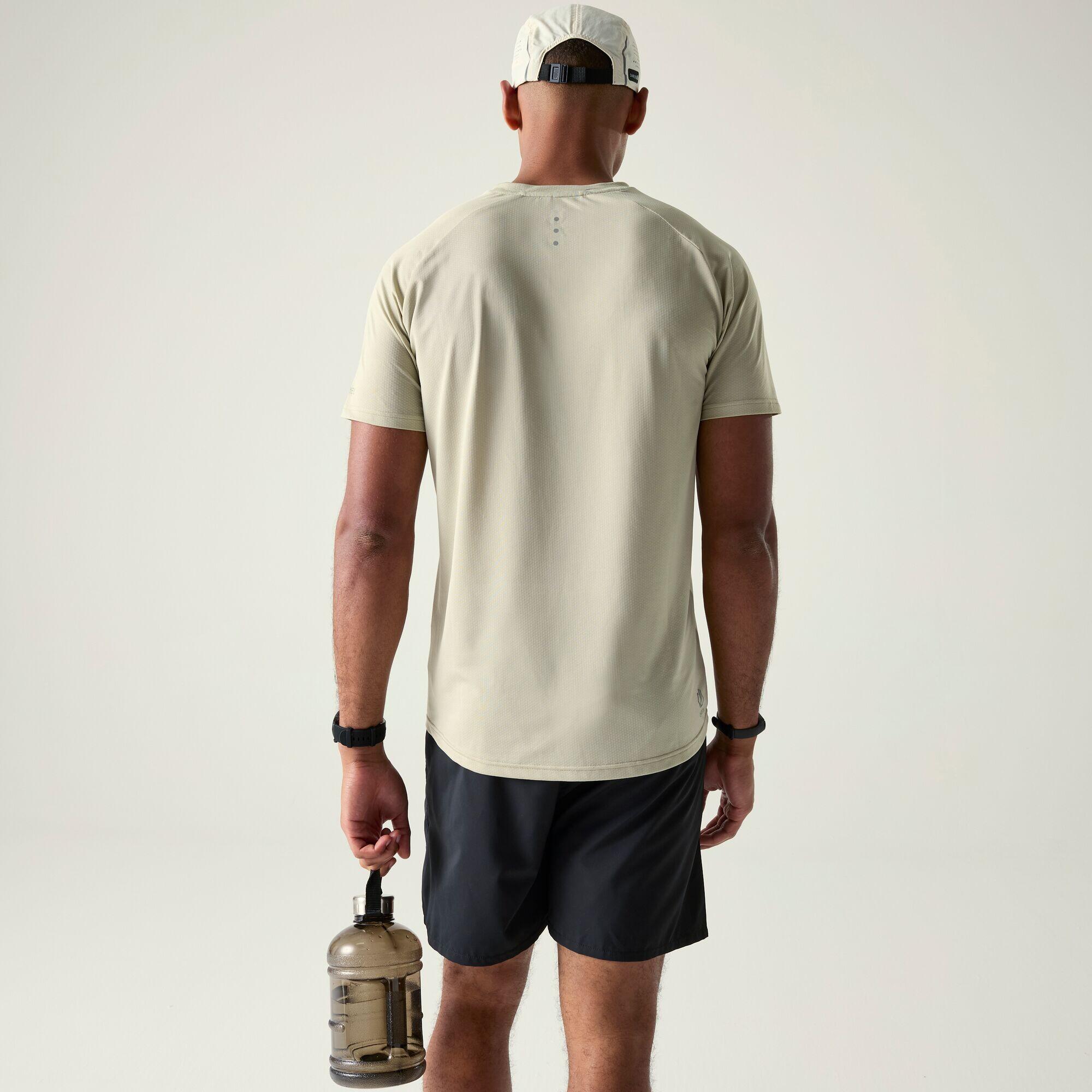T-shirt graphique à manches courtes Tech II pour homme 2/7