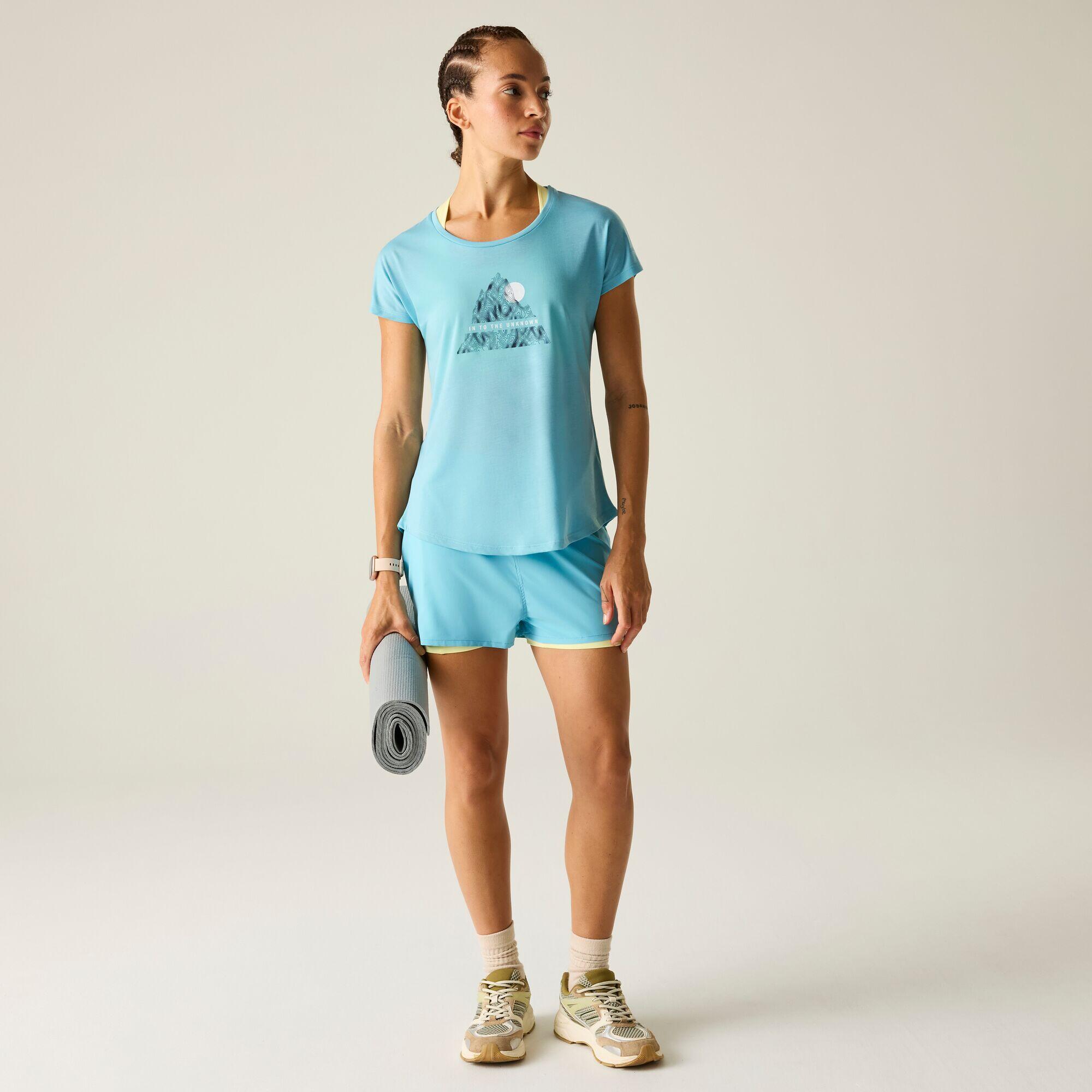 T-shirt graphique à manches courtes Serenity pour femmes 3/7