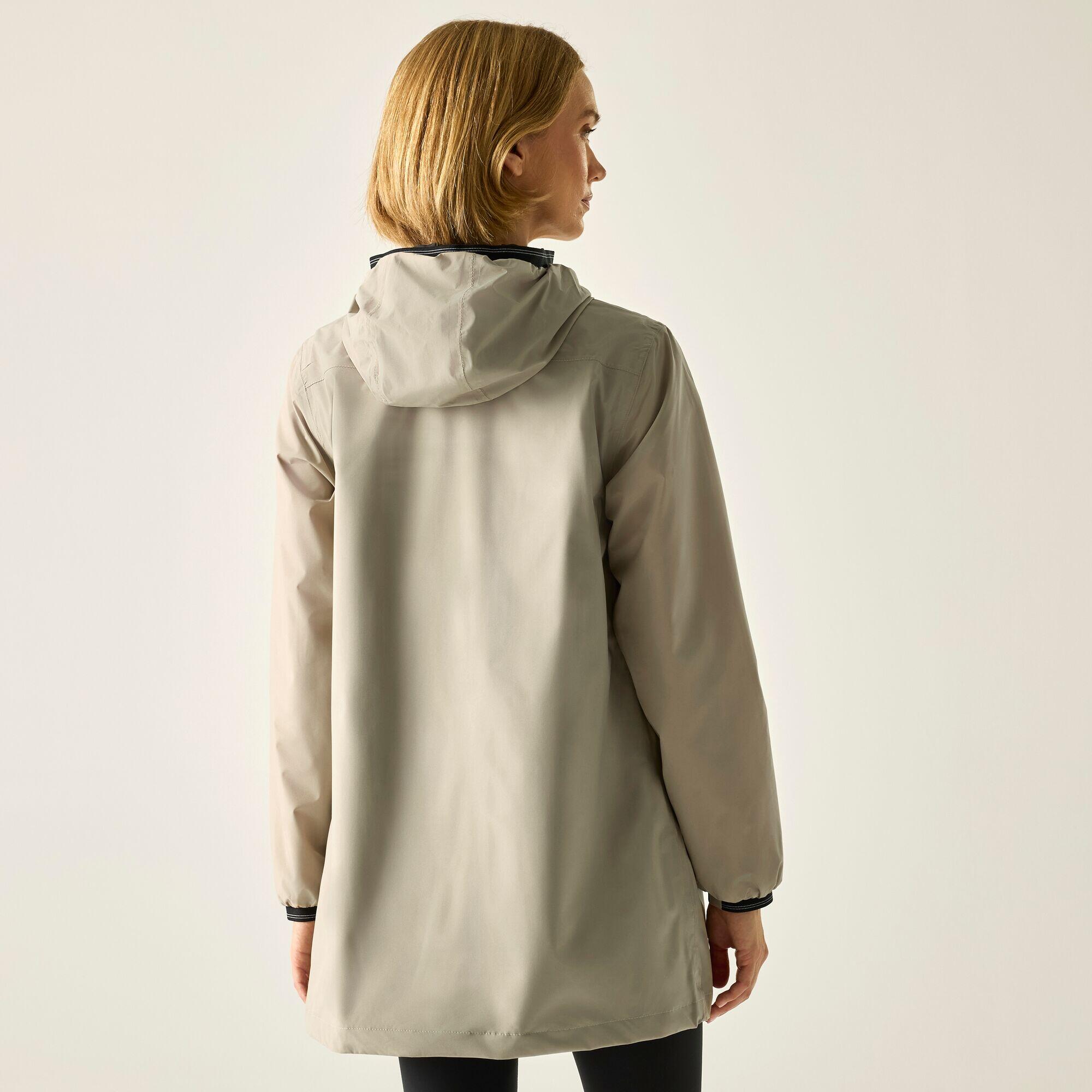 Chaqueta impermeable larga con capucha Lenika para mujer 2/7
