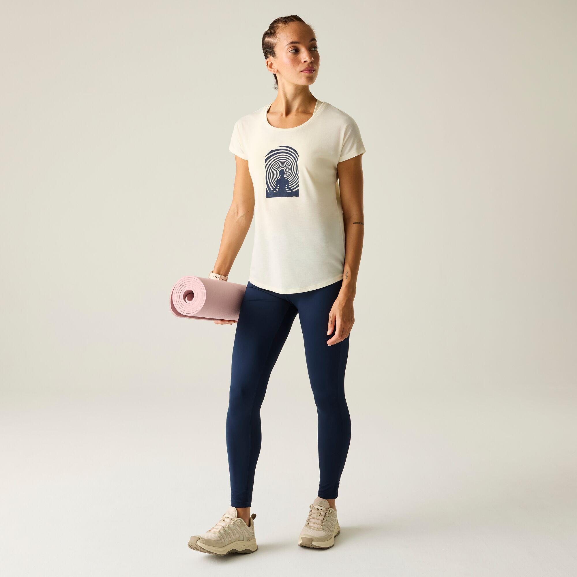 T-shirt graphique à manches courtes Serenity pour femmes 3/7