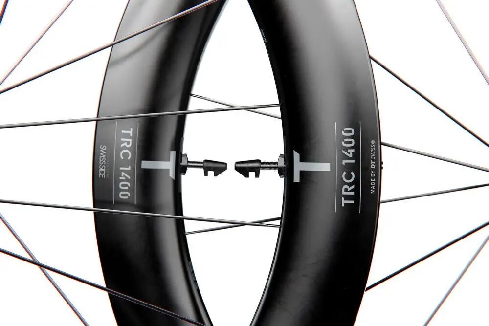 Roue avant DT Swiss TRC 1400 Dicut 62 28" Carbone, 9/100 mm TB fixation par boul 3/3