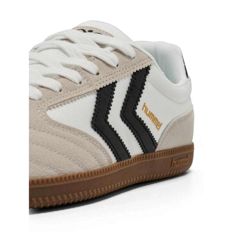 Baskets Hummel COE25