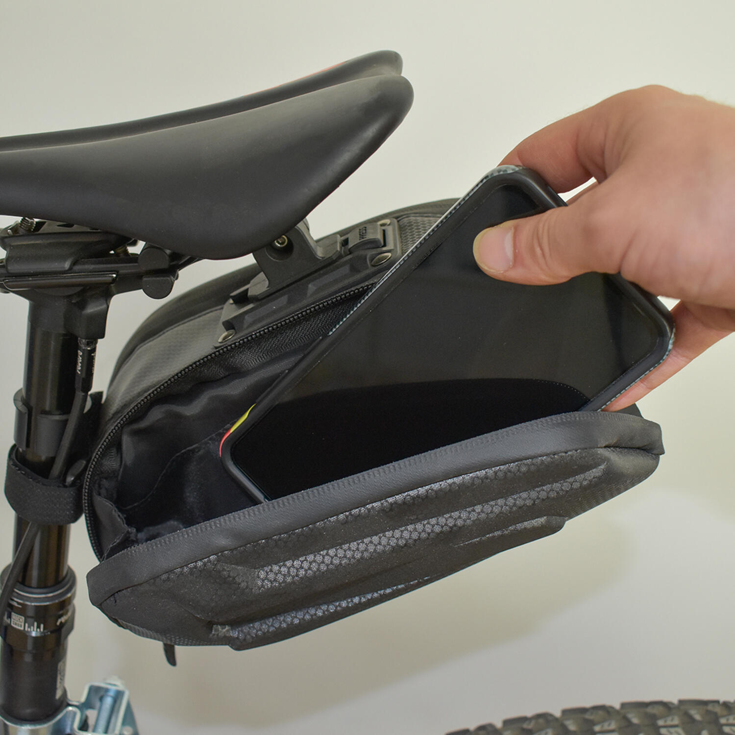Supporto per sella da bicicletta 1,2 litri, vano portaoggetti inferiore con clip 5/6