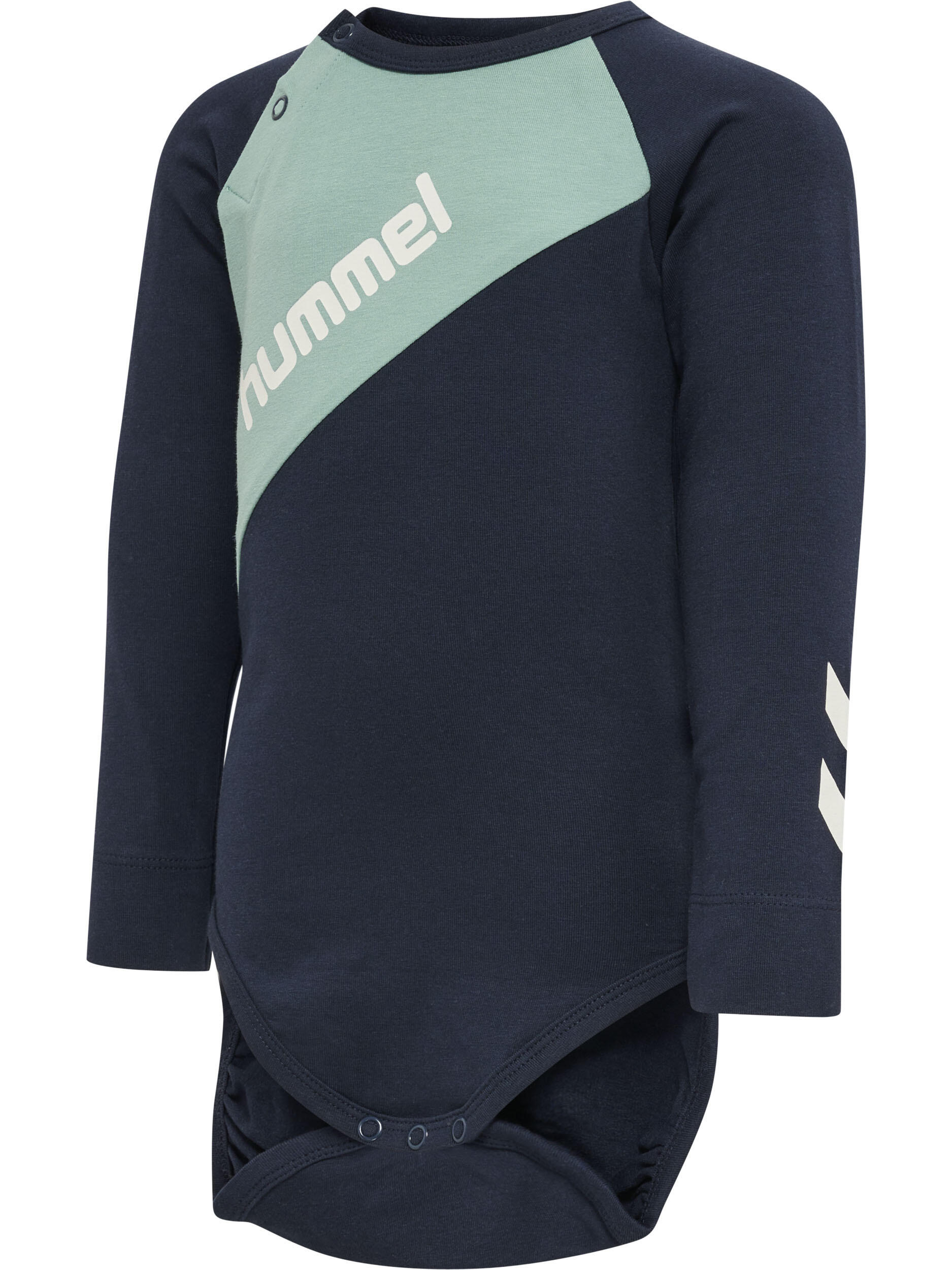 bleu marine.