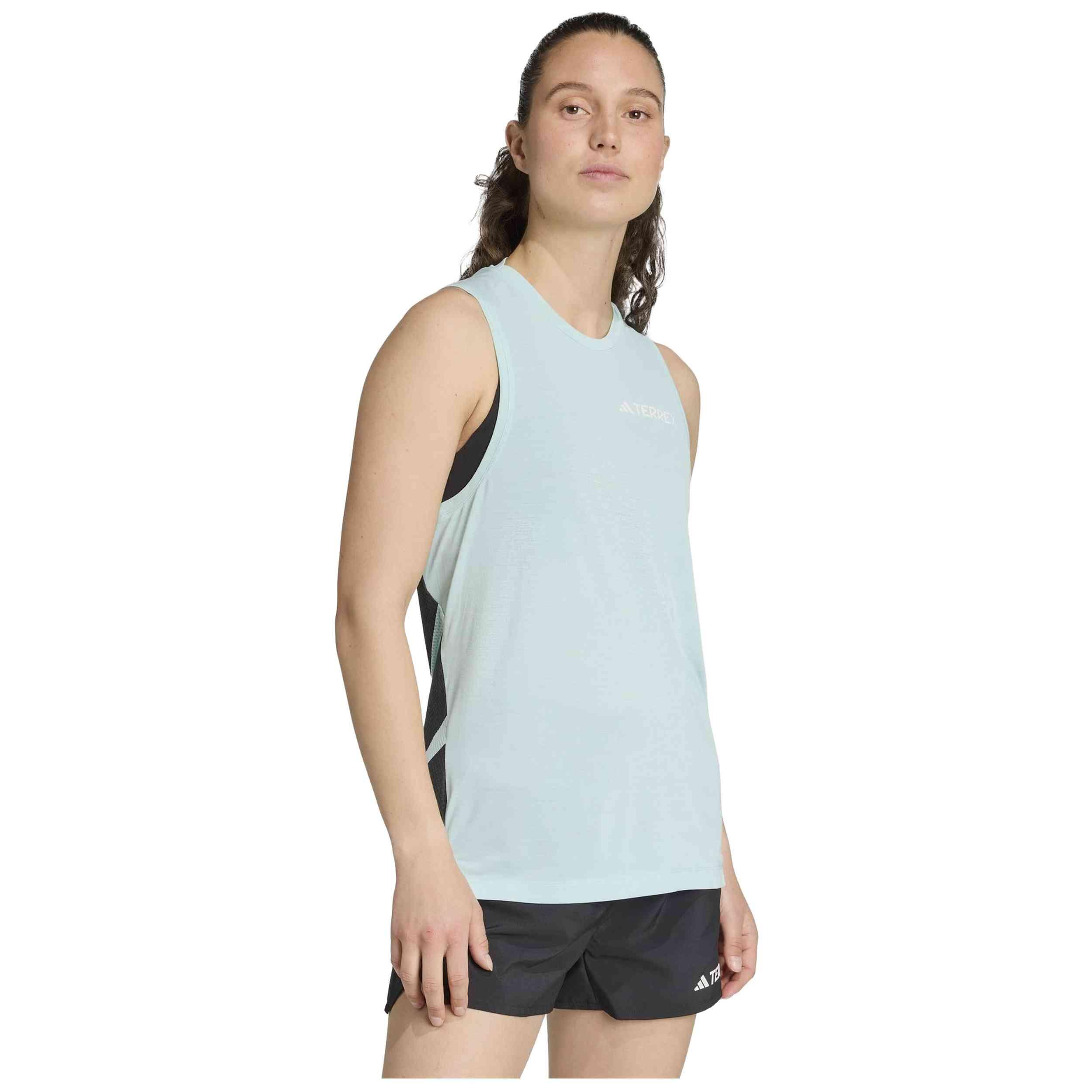 Canottiera Adidas modello JN3896 per donne 2/5