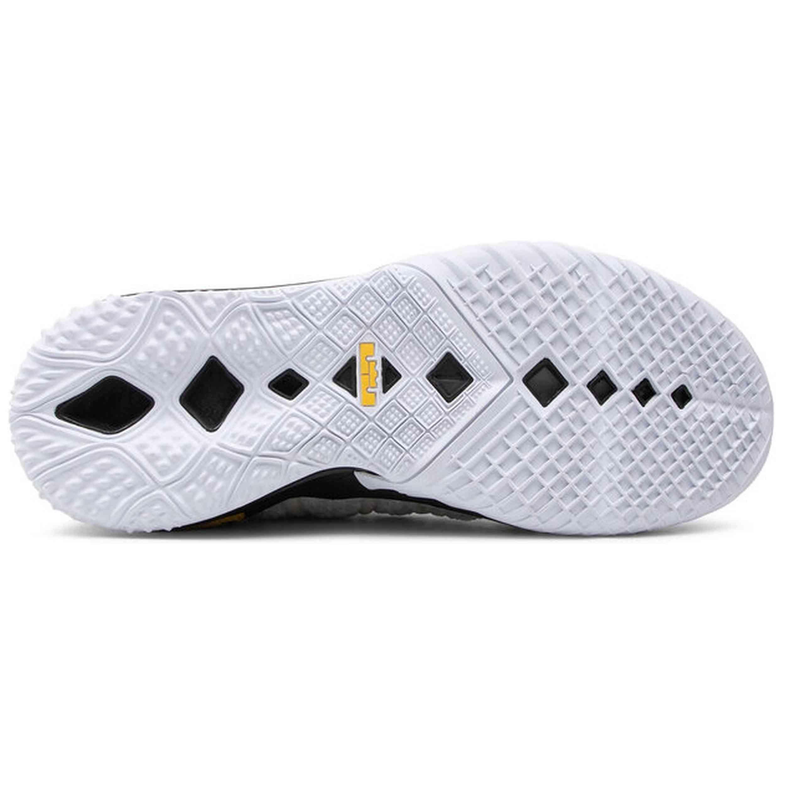 Scarpe da basket Nike modello CQ9283-100 per uomini 4/5