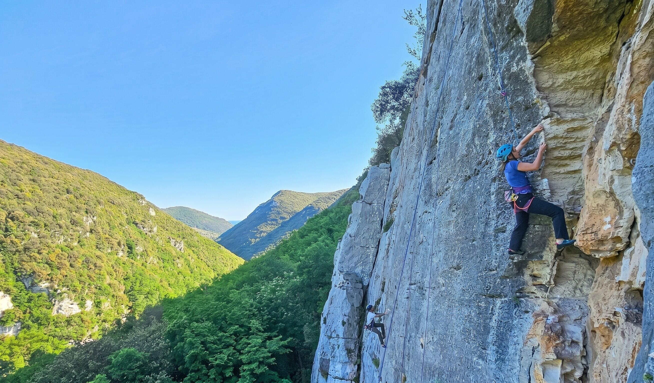 DECATHLON TRAVEL picture