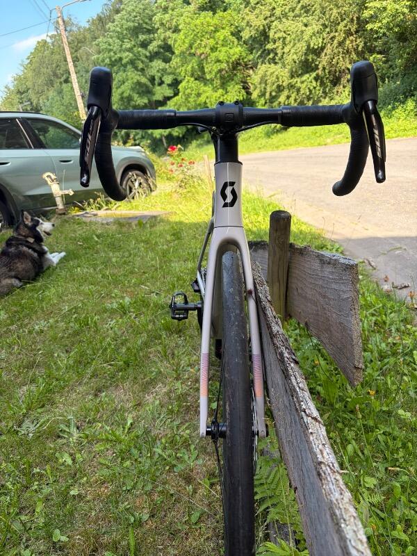 Entre Particuliers - VÉLO ROUTE SCOTT ADDICT 30 / 2025 2/7