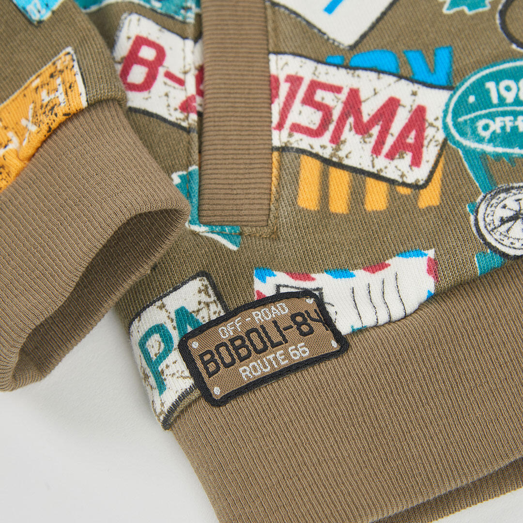 Chaqueta felpa niño estampado placas kaki 4/4
