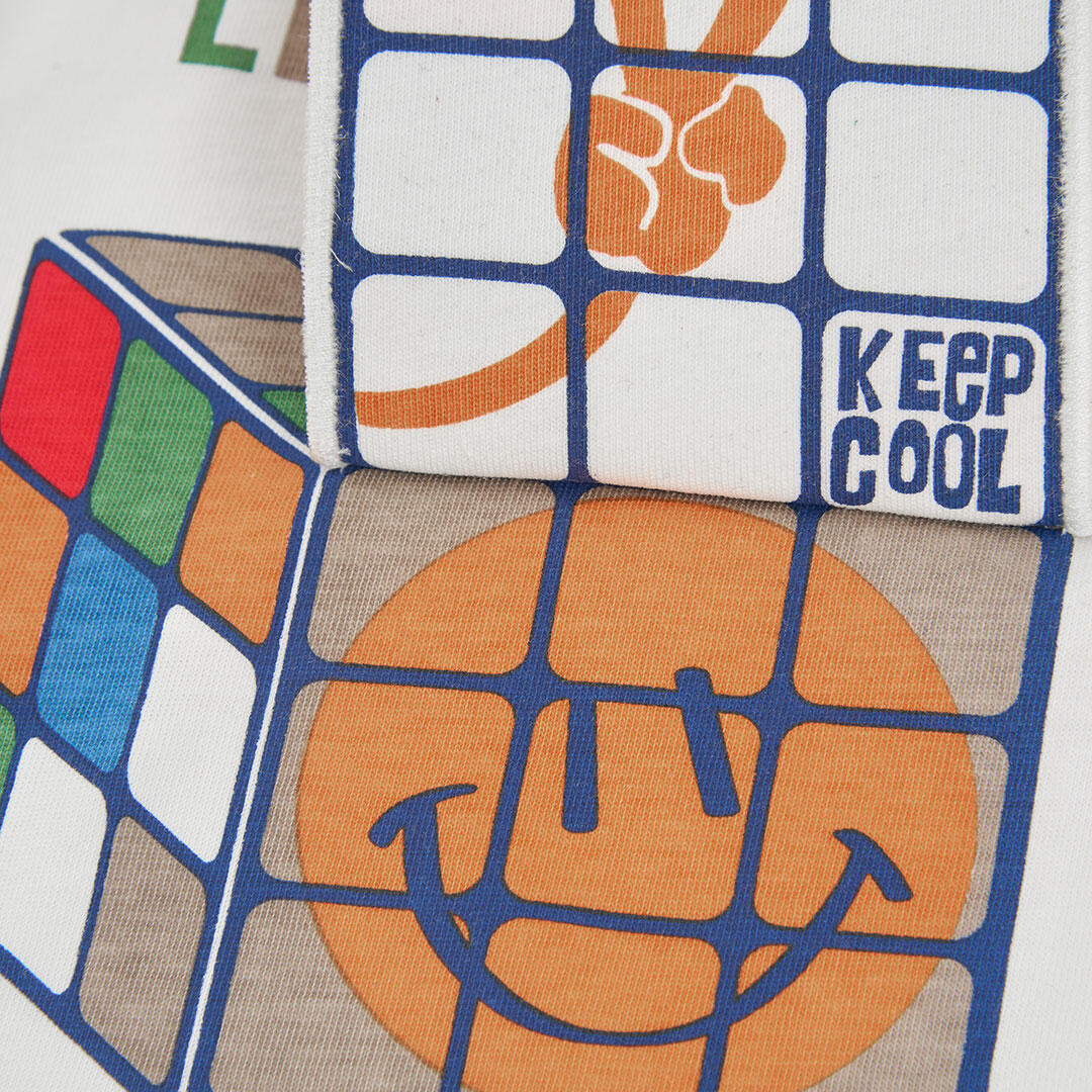 Camiseta punto niño blanca estampado cubo Rubik 3/4
