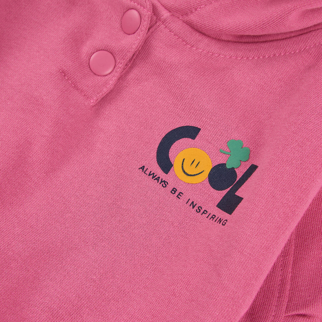 Sudadera felpa niña fucsia con capucha estampada 3/4