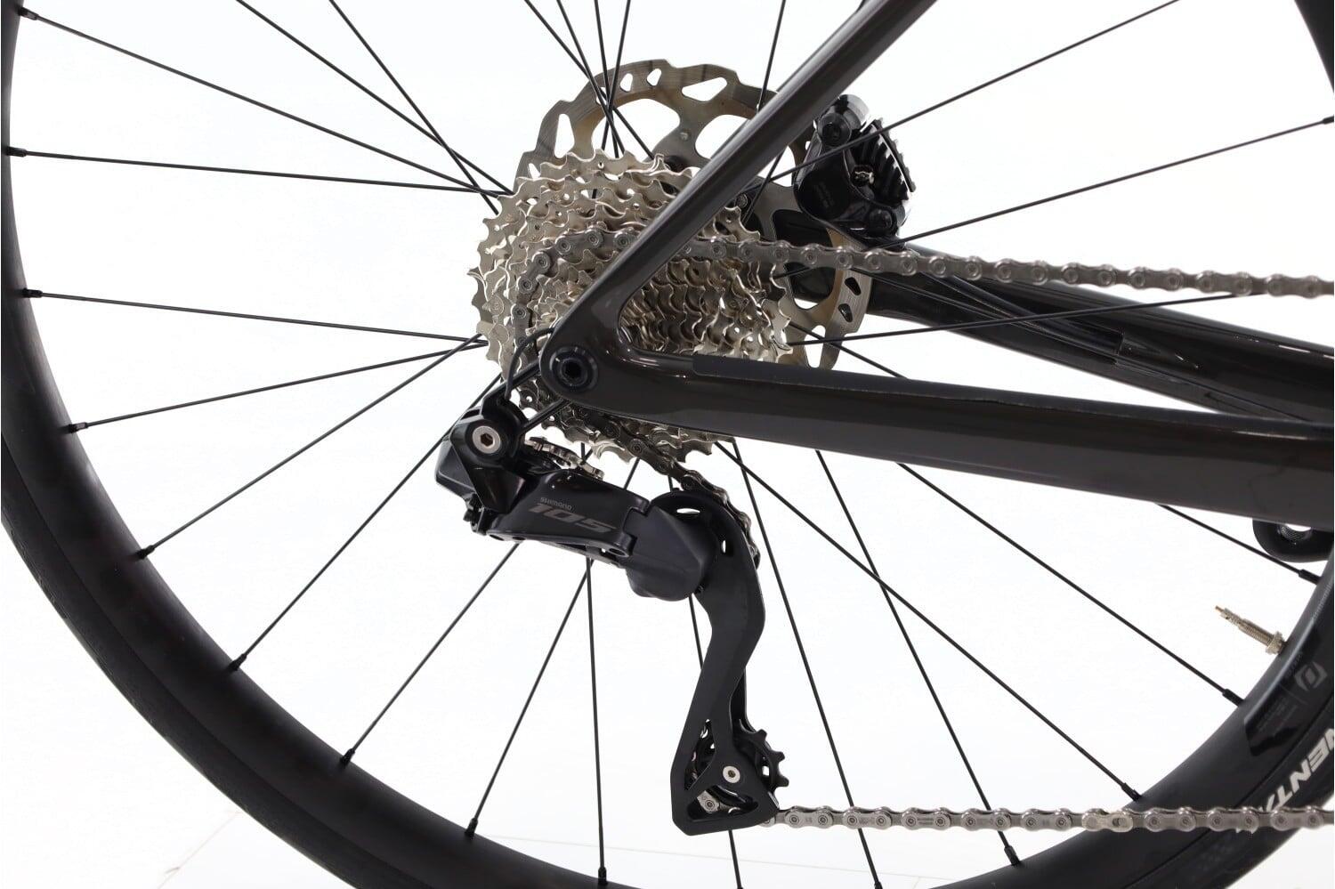 Refurbished road bike ·  Addict 20 Di2 12V · Very good condition 3/7