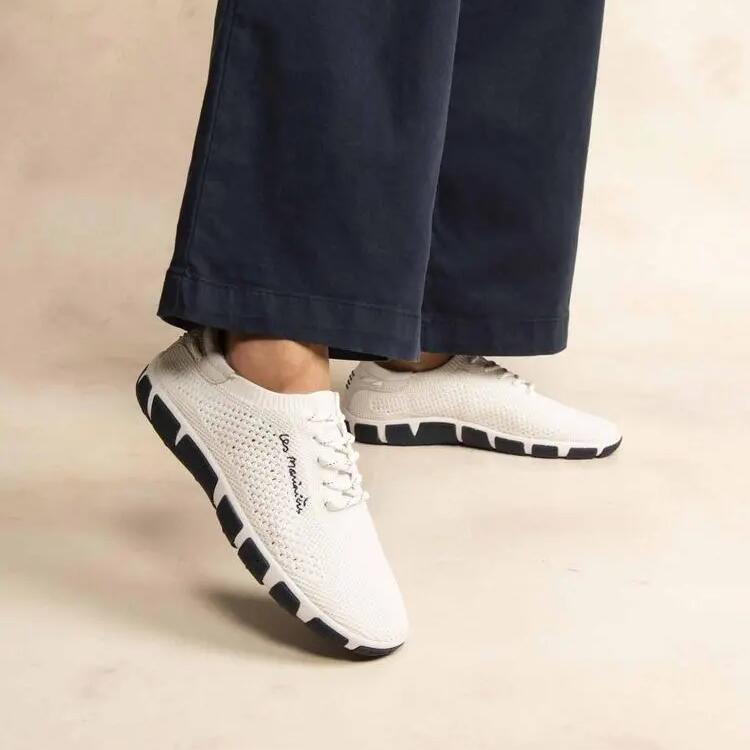 WHITE / BLUE / BEIGE