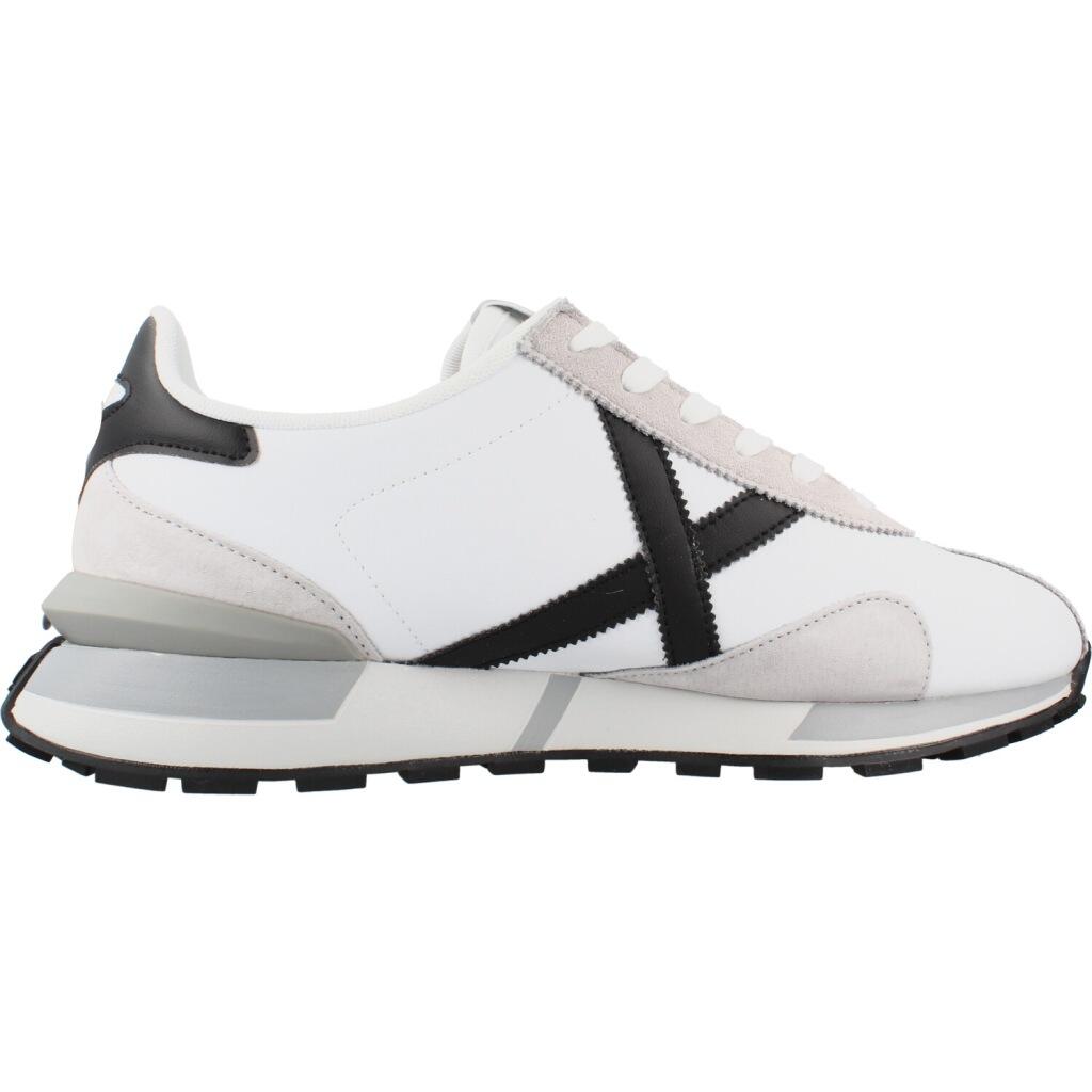 Scarpe Munich modello 8350195 per uomini 4/6