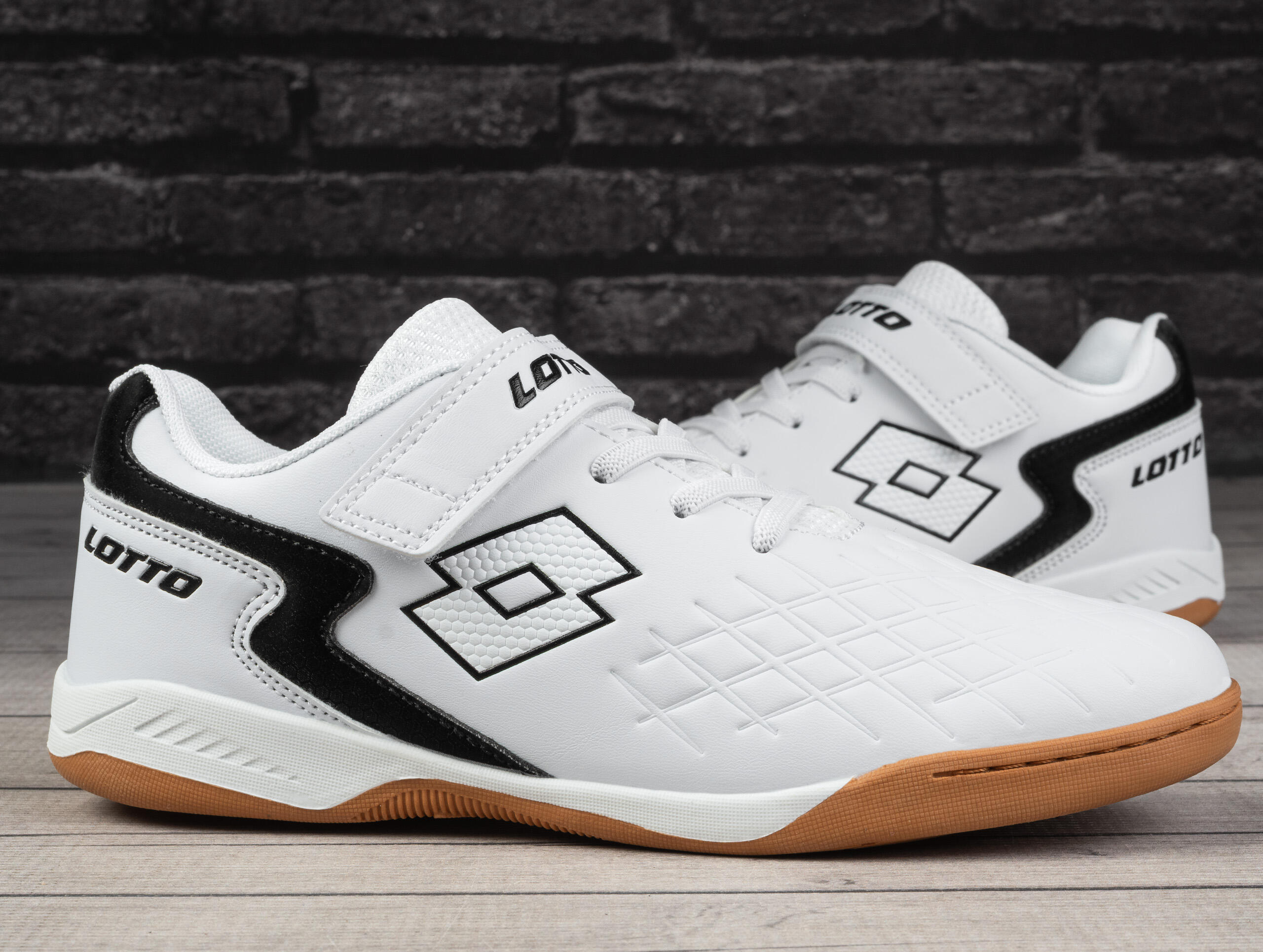 Buty dziecięce sportowe halowe Lotto DASHER