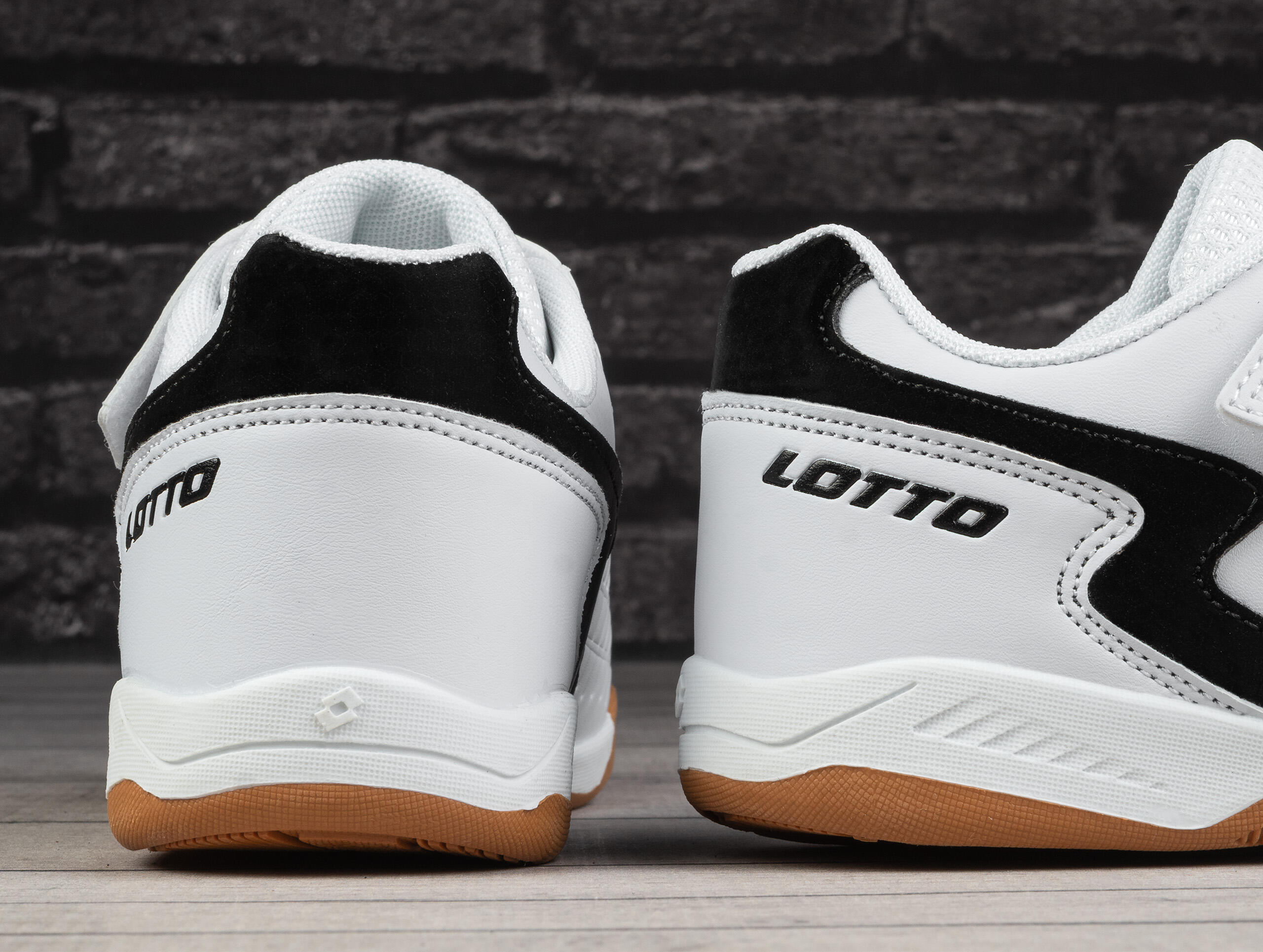 Buty  dziecięce sportowe halowe Lotto DASHER 4/5