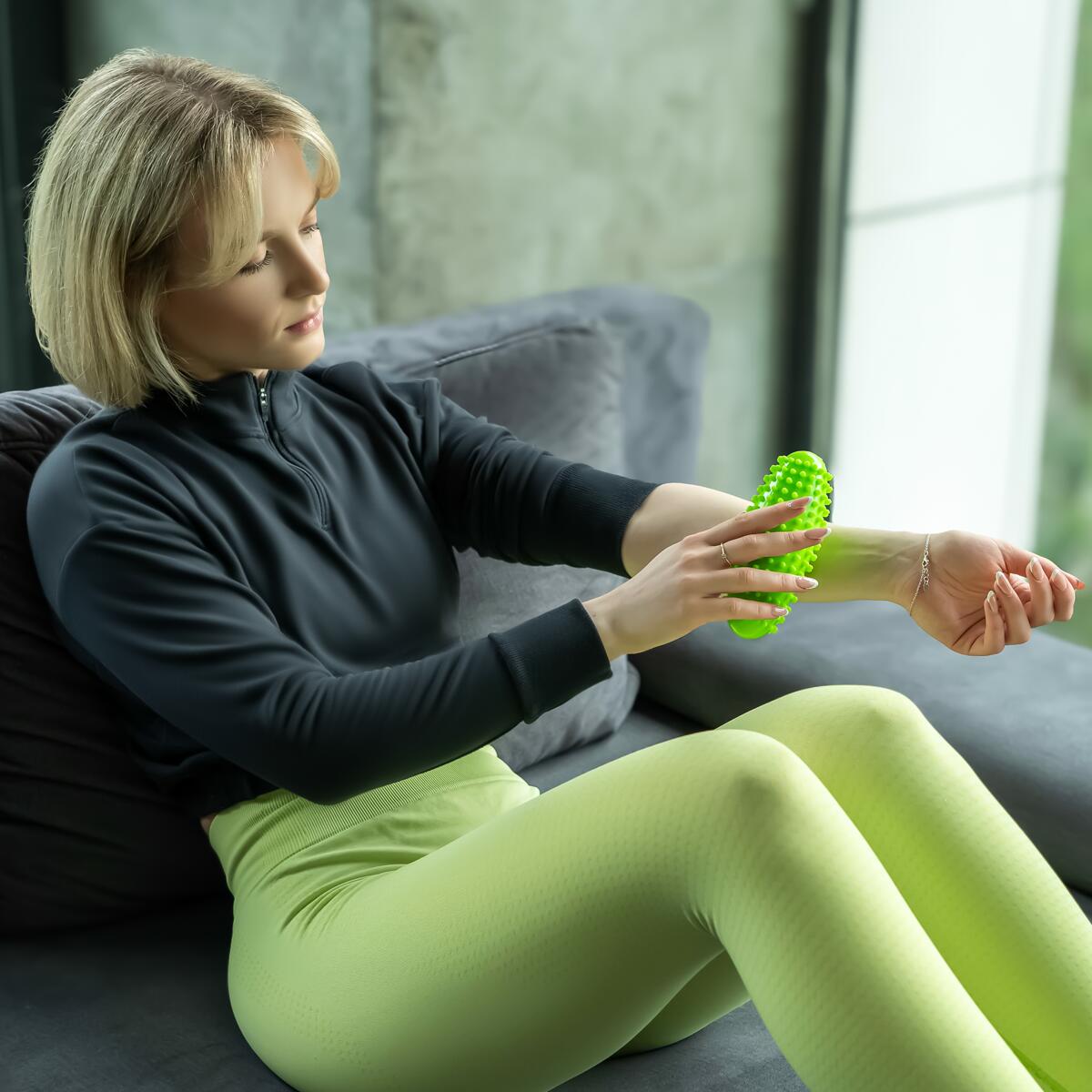 Roller do masażu DrFit z wypustkami sensorycznymi 16 cm 5/5