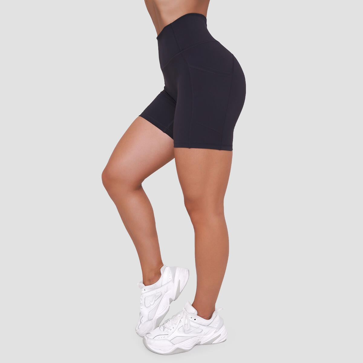 Szorty damskie fitness slim z kieszeniami czarne Ignite 3/7
