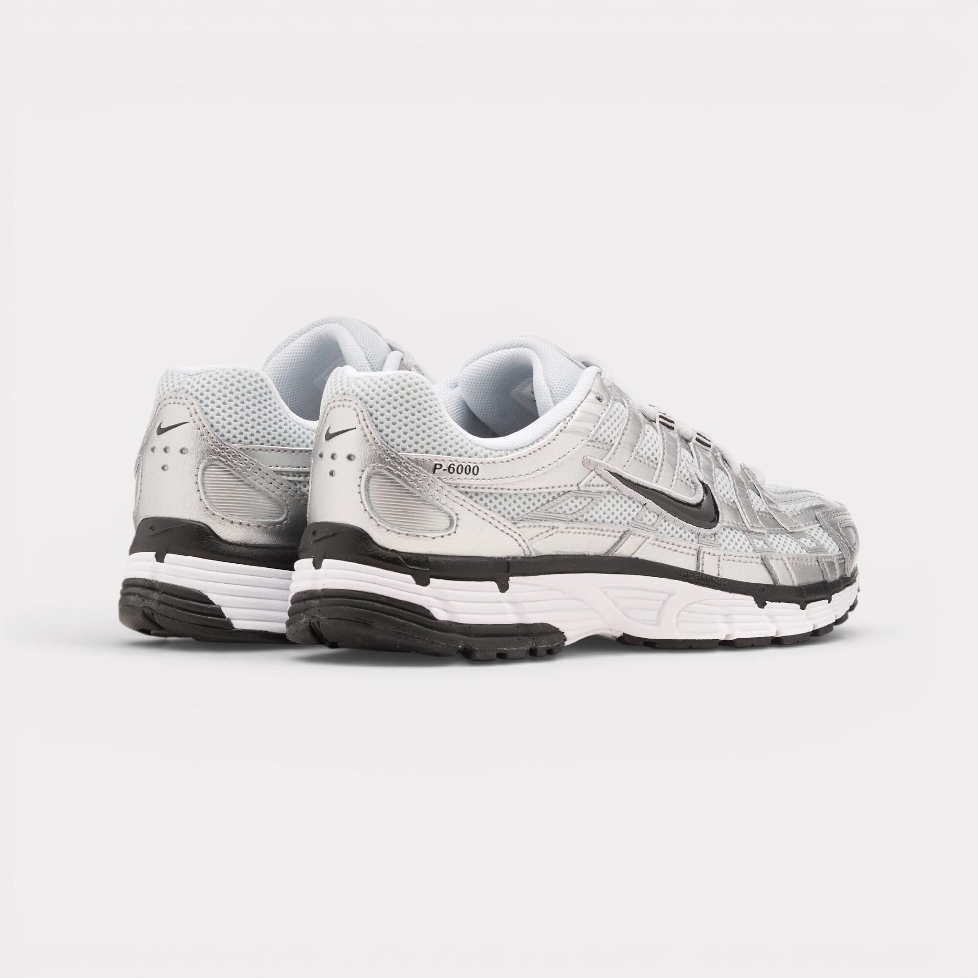 Nike Damen Sneaker P-6000 Metallic Silber, White-Pure Platinum 4/7
