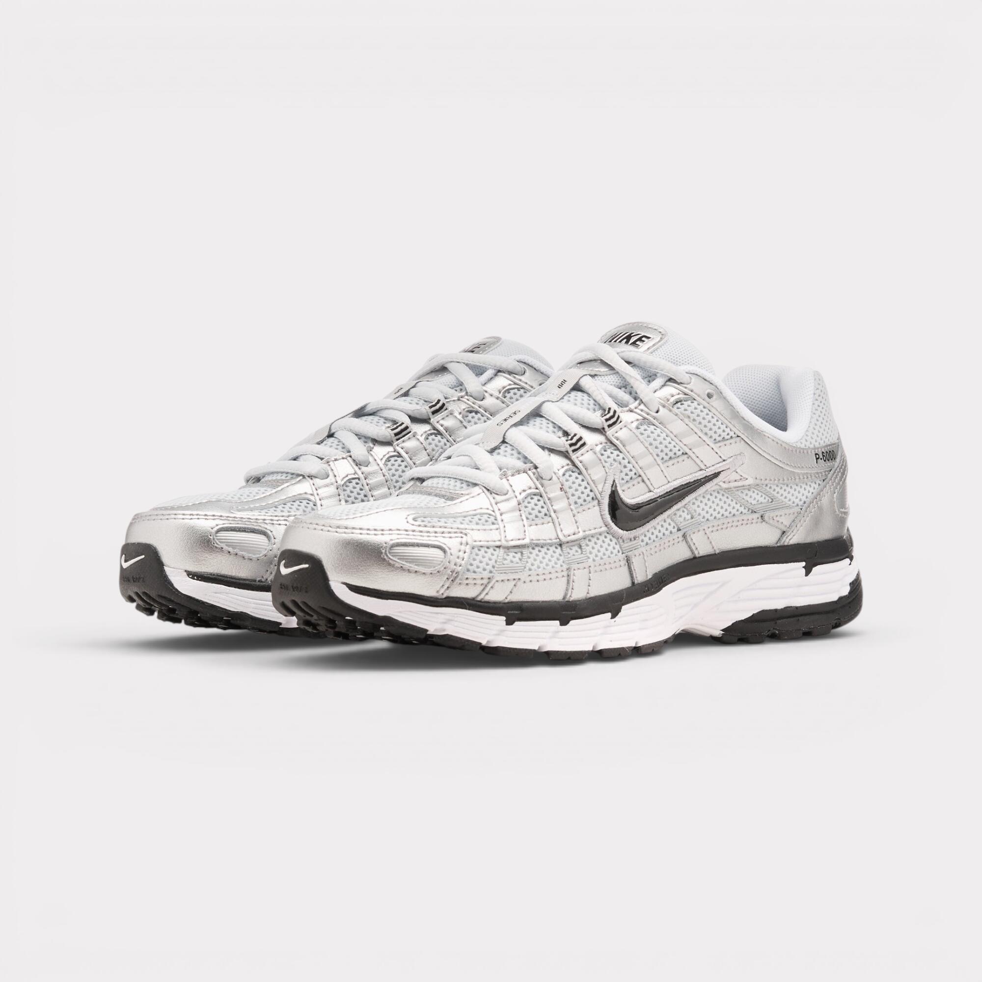 Nike Damen Sneaker P-6000 Metallic Silber, White-Pure Platinum 2/7