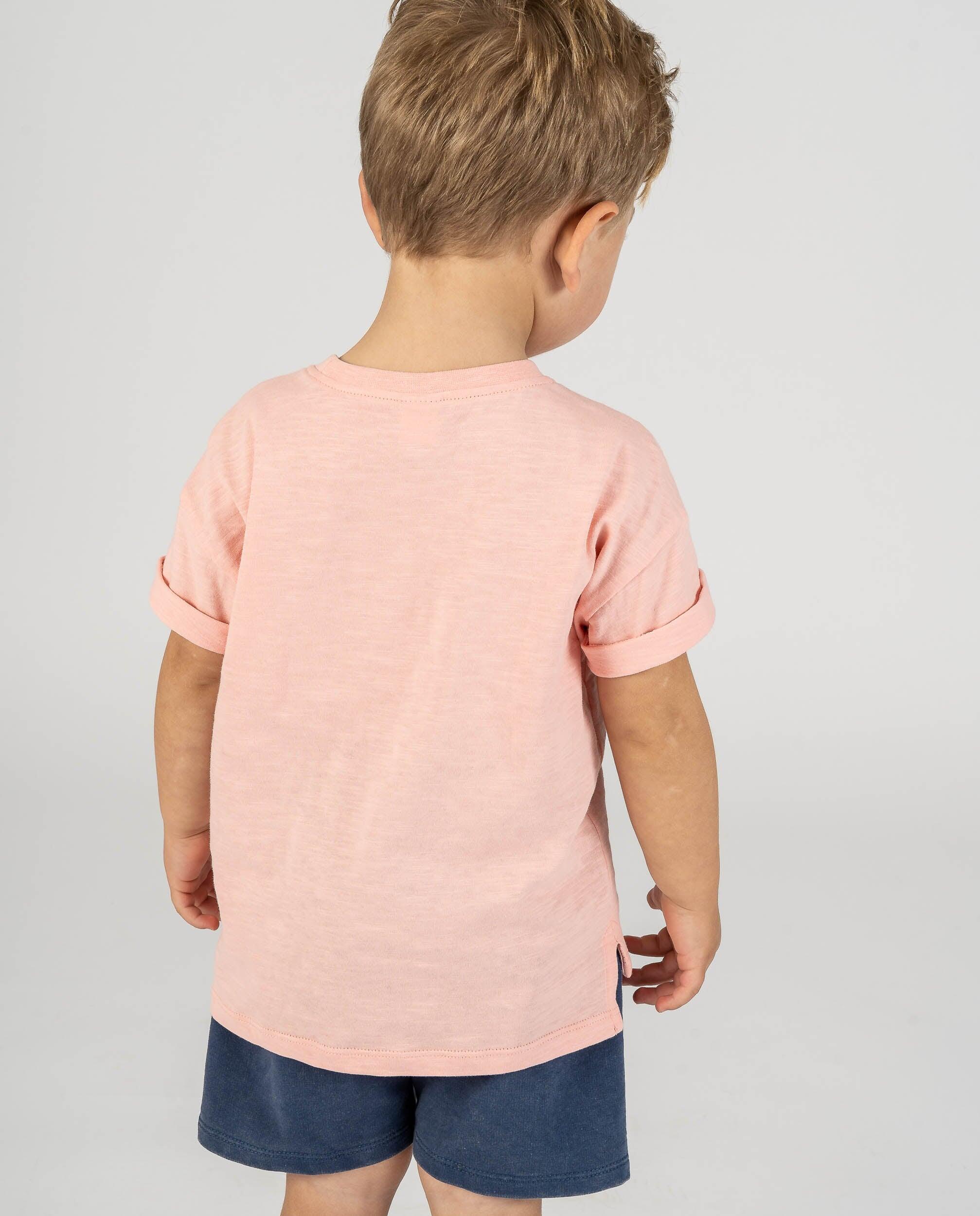 Bermuda infantil azul con parches tropicales 2/5