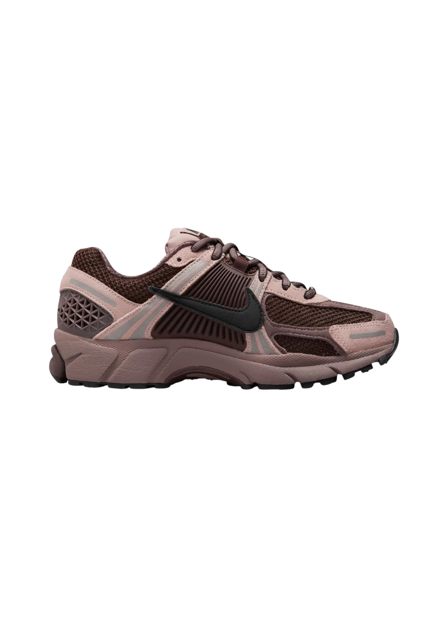Sneakers Nike Sportswear WMNS NIKE VOMERO 5 UT 3/6