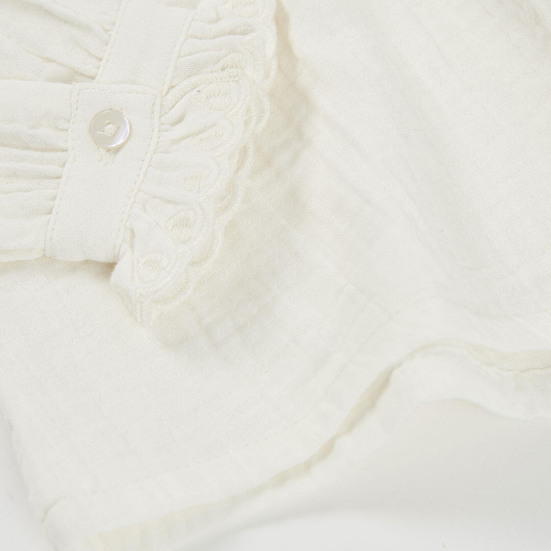 Blusa muselina blanca con volantes y cuello fruncido 4/4
