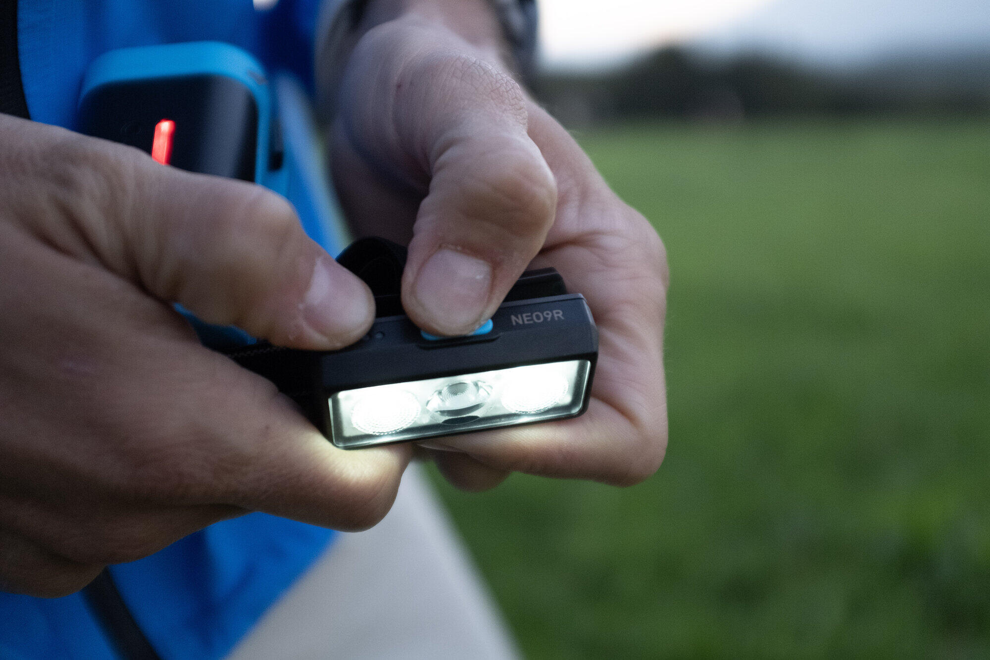 Lampe frontale LED rechargeable –Trail running –1200 lm, IP54, 200m – NEO9R Bleu 7/7