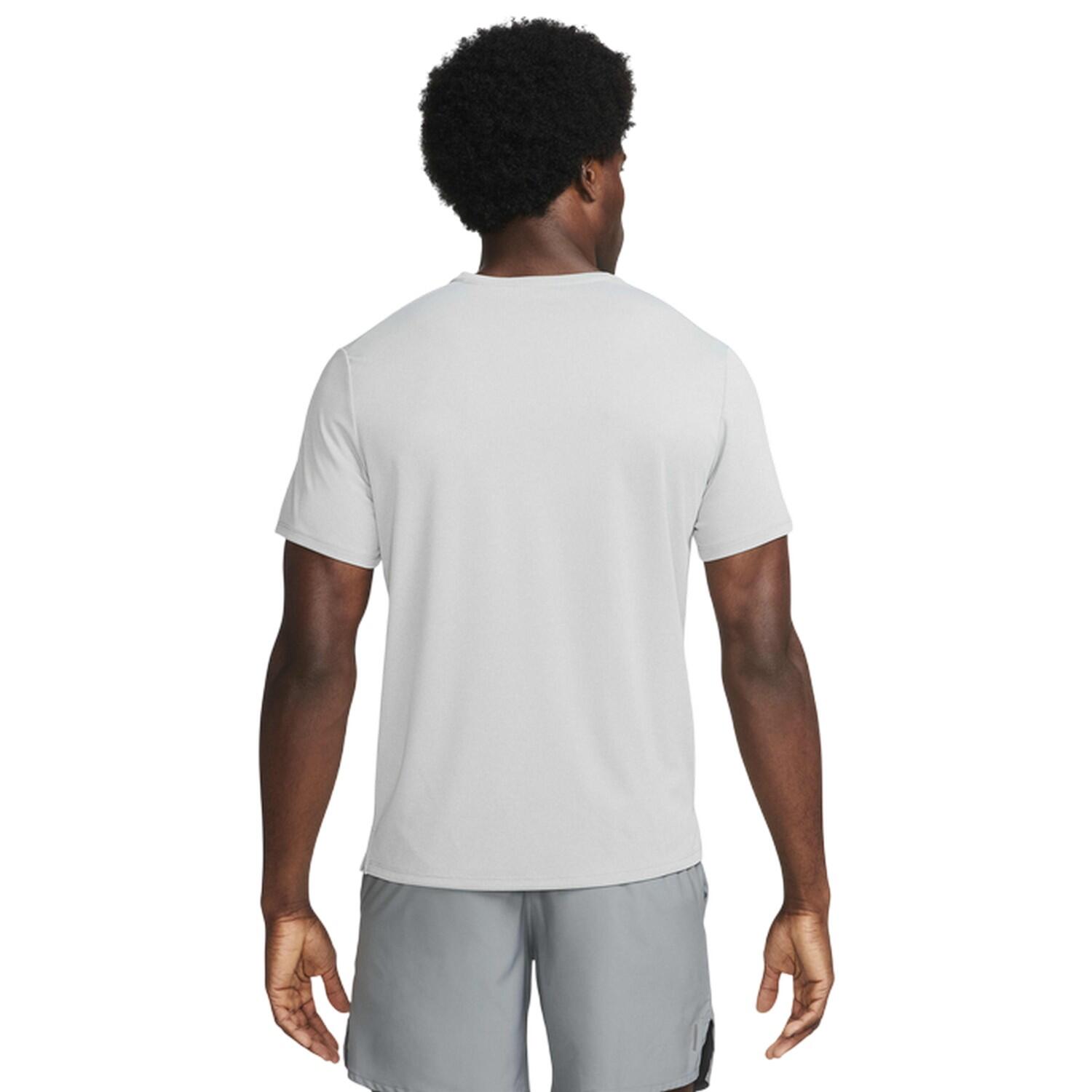 Heren Tshirt Miler met Swoosh en reflecterende details (Grijze Mist) 2/3