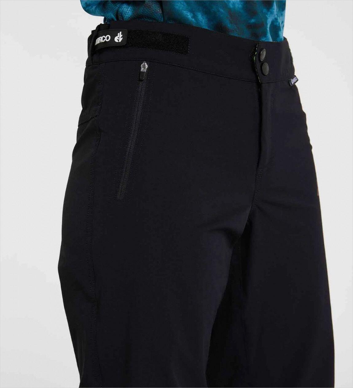 Pantaloncini Dharco Gravity da donna neri 5/5