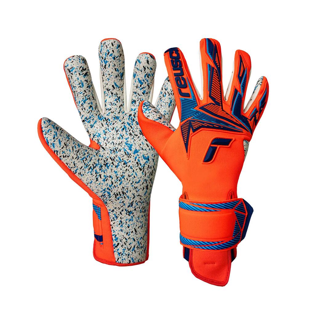 Reusch Attrakt Freegel Fusion WC26 Unai Simon Goalkeeper Gloves