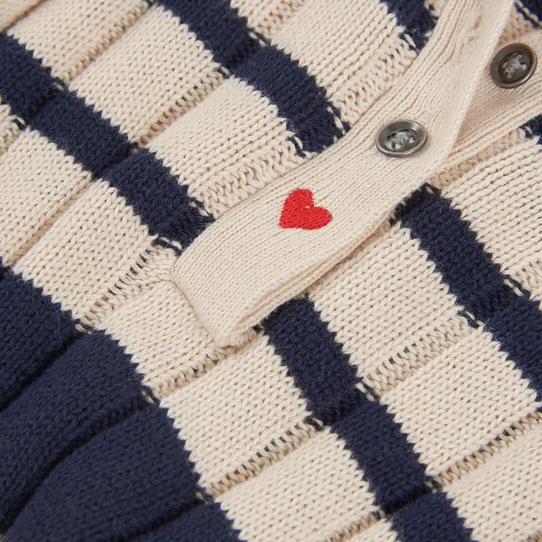 Vestido punto crudo a rayas con corazón bordado 3/4