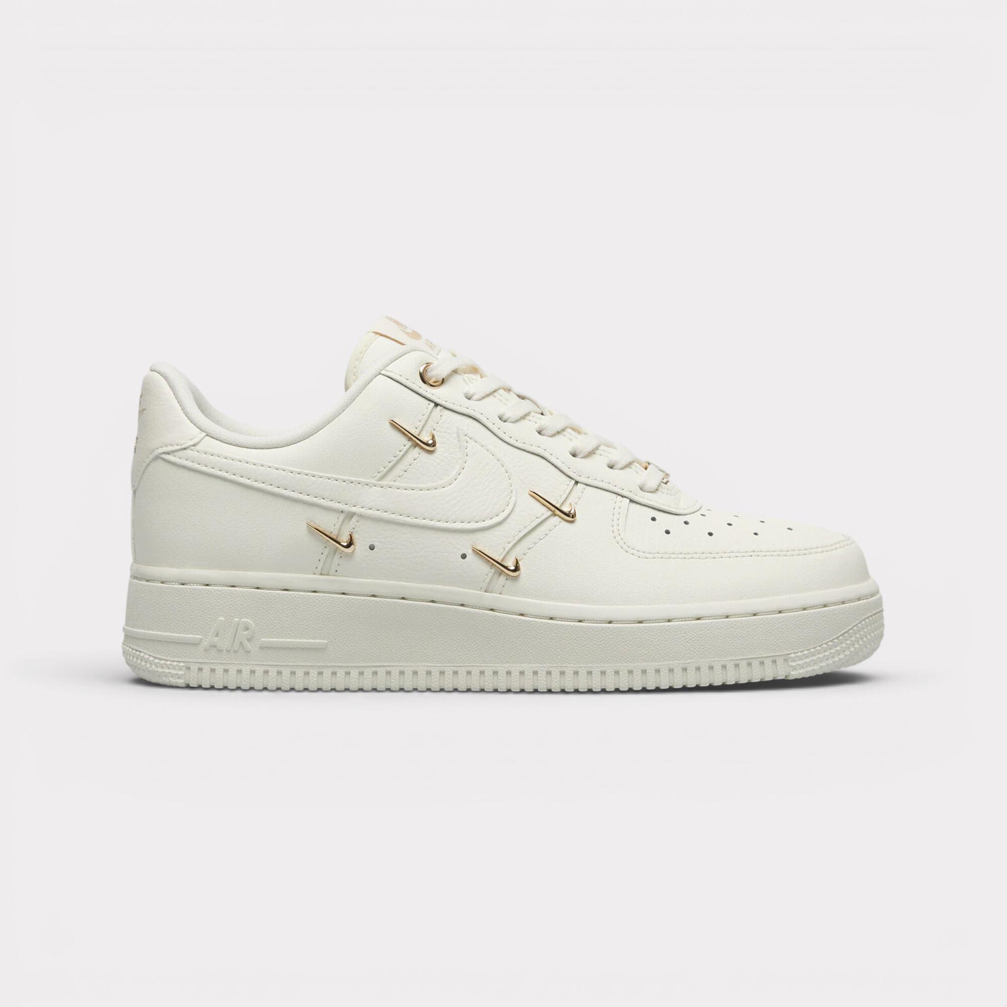 NIKE picture
