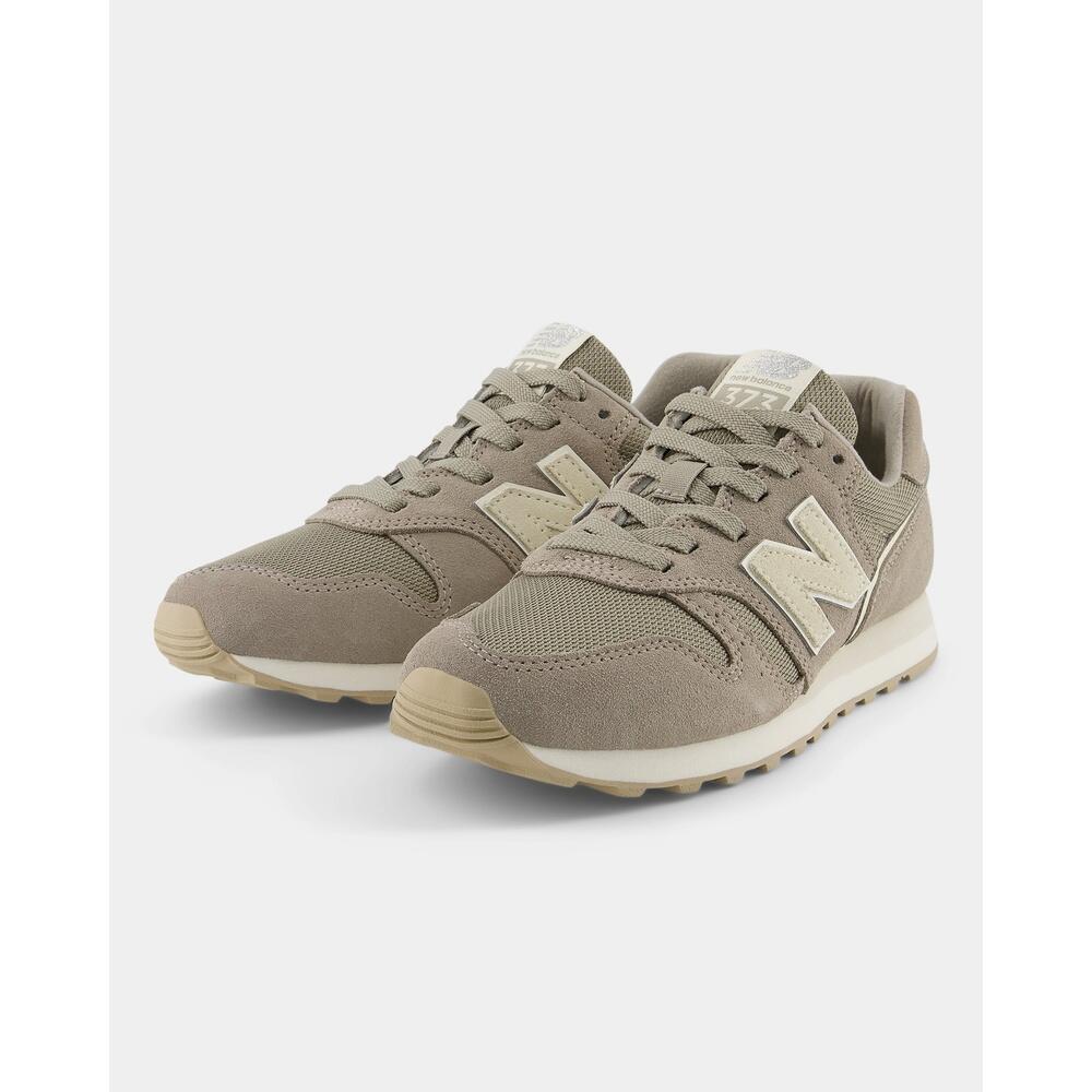 NEW BALANCE picture