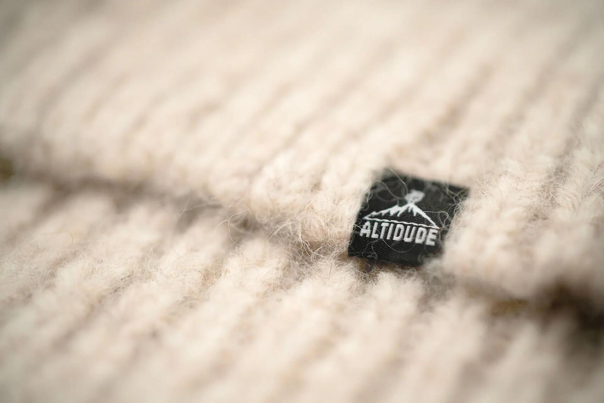 Alpacatube – Off White 3/5