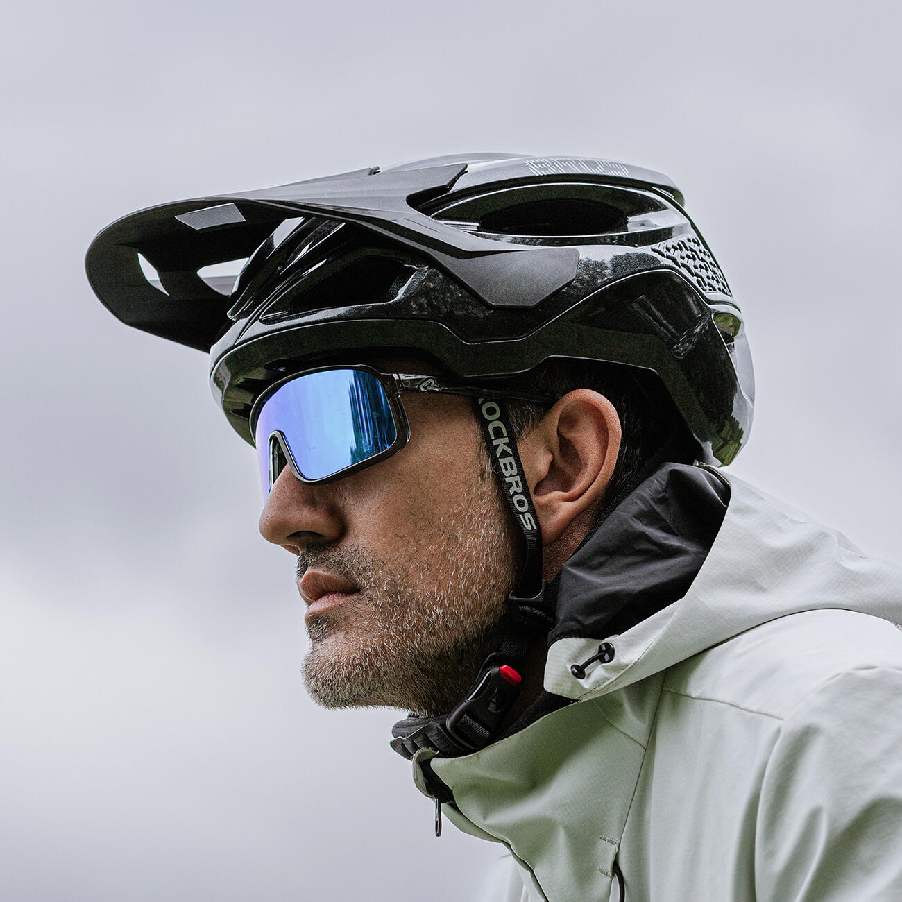Casco da bicicletta regolabile con visiera 2/7