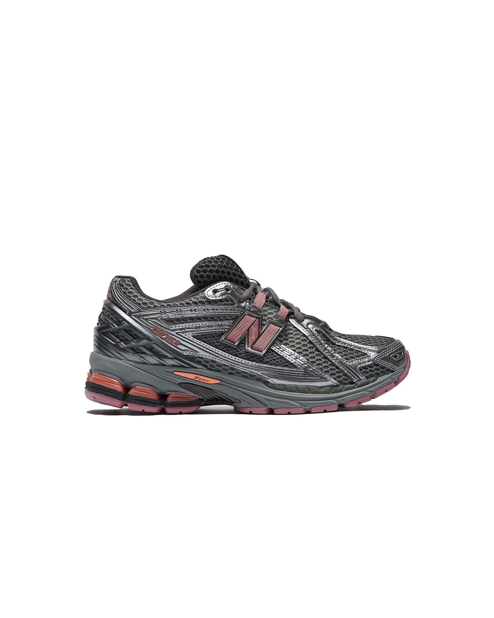 NEW BALANCE picture