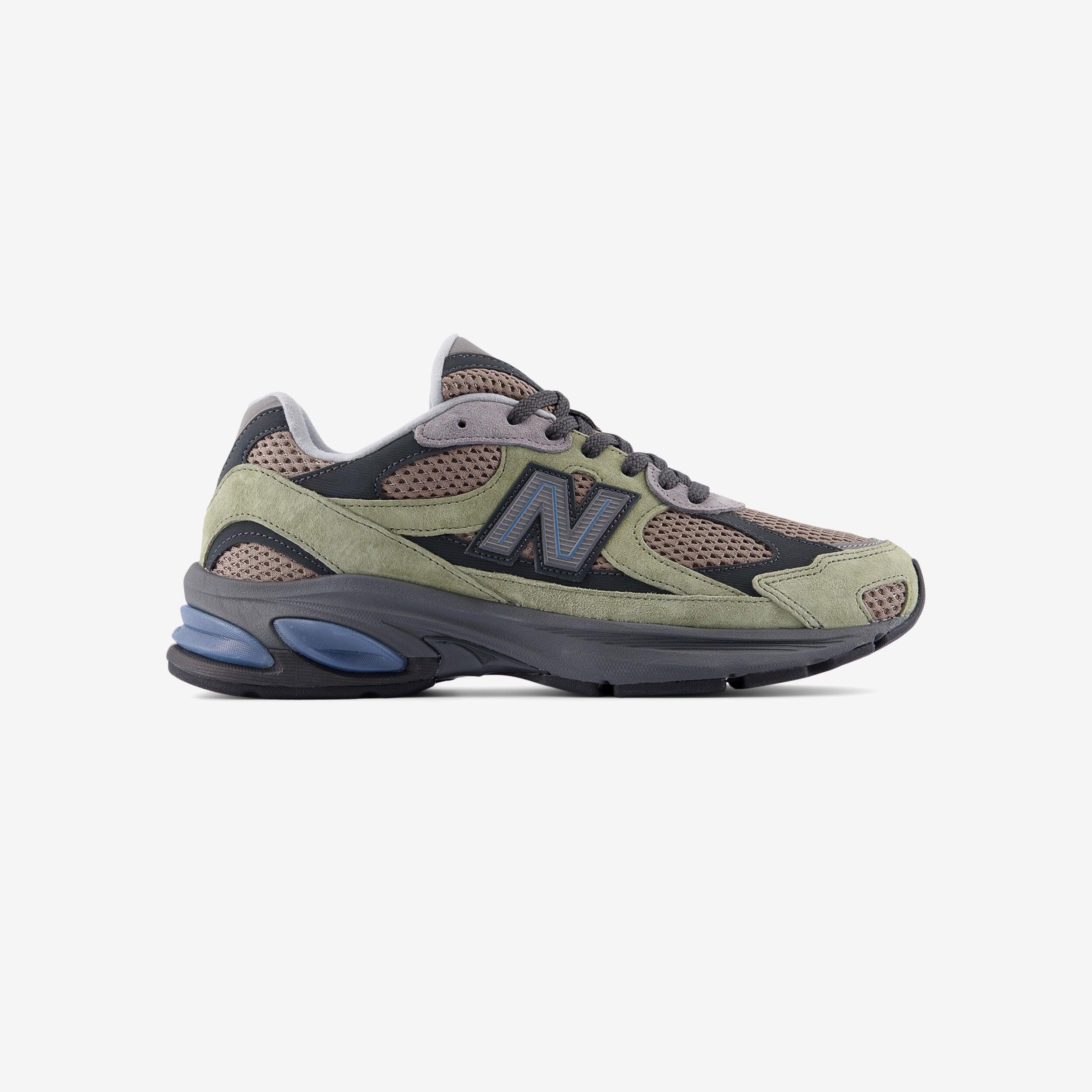 NEW BALANCE picture