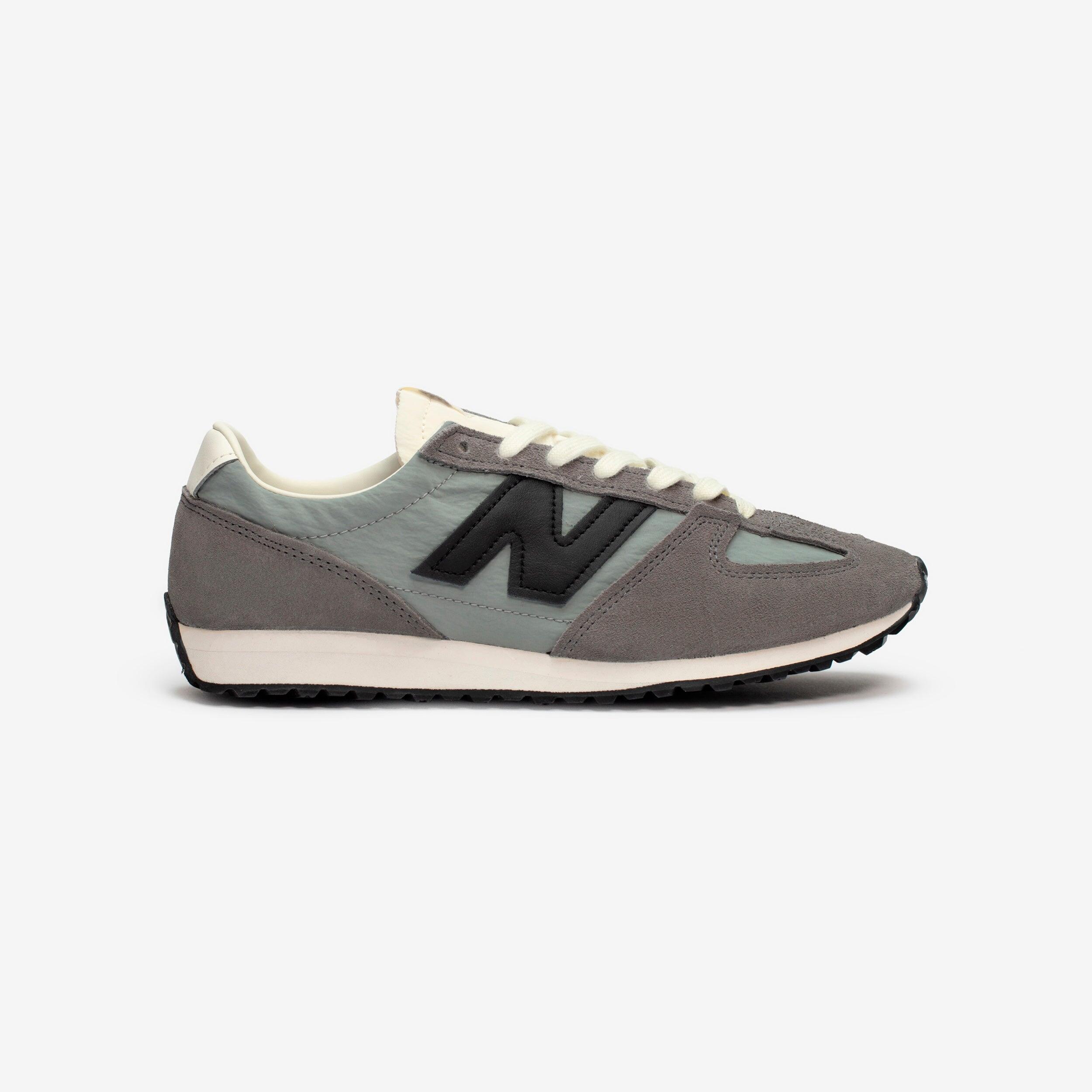 NEW BALANCE picture