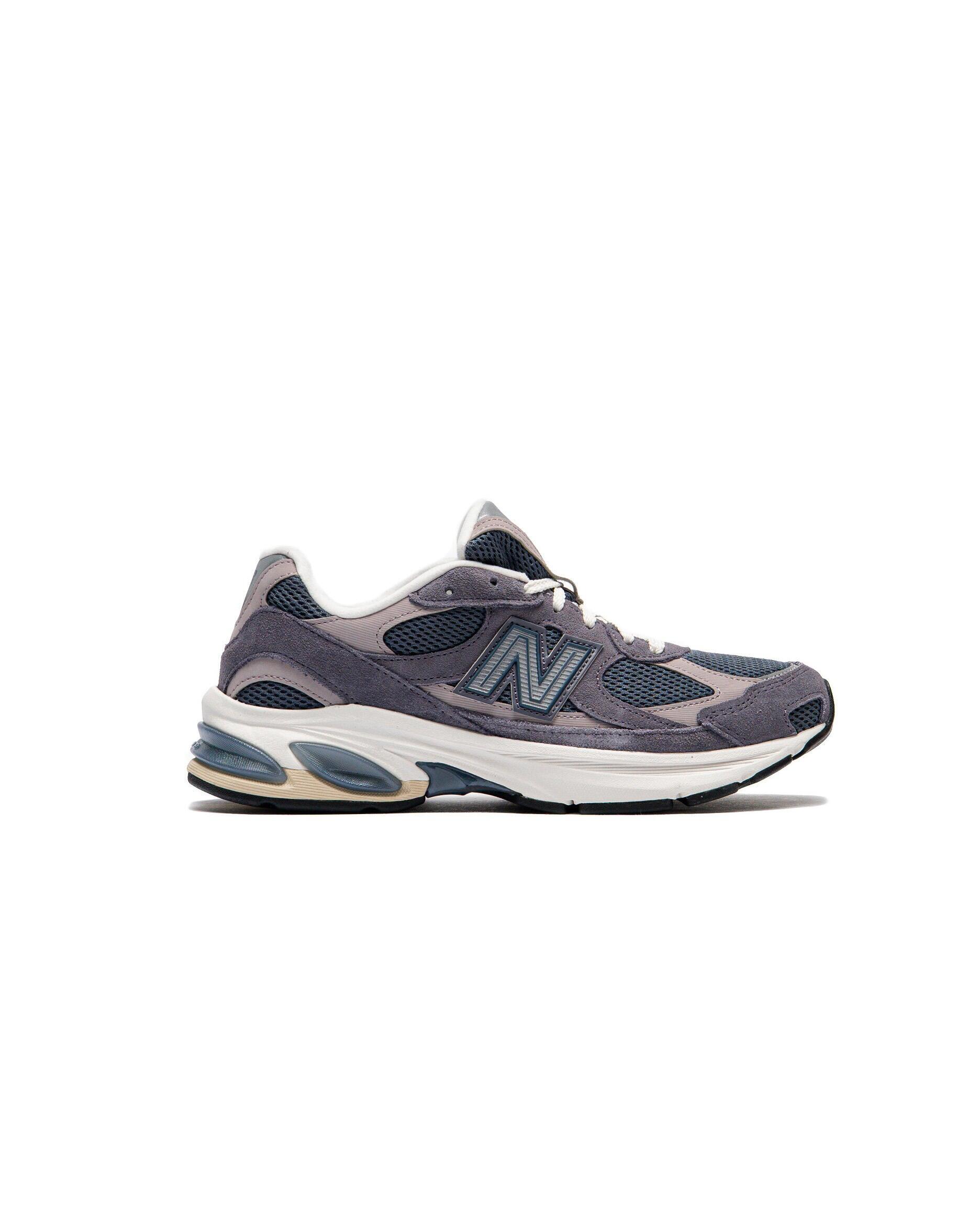 NEW BALANCE picture
