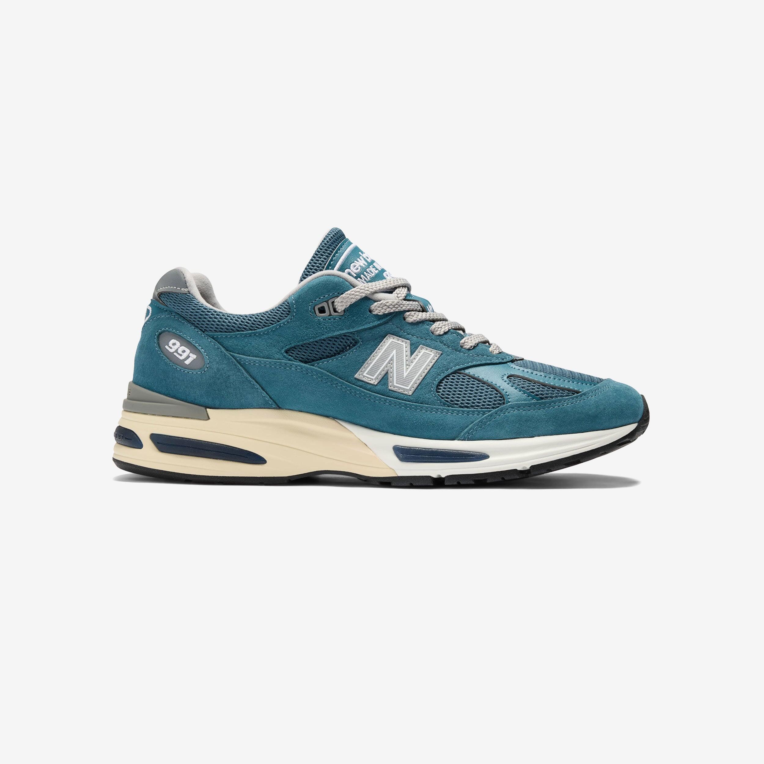 NEW BALANCE picture