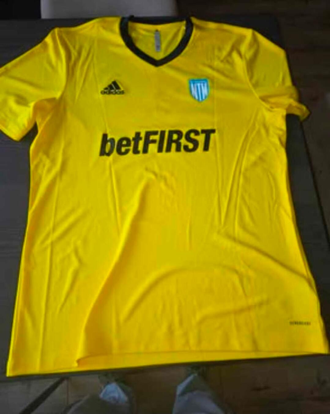 Tussen Particulieren - Set adidas voetbaluitrusting 4/7