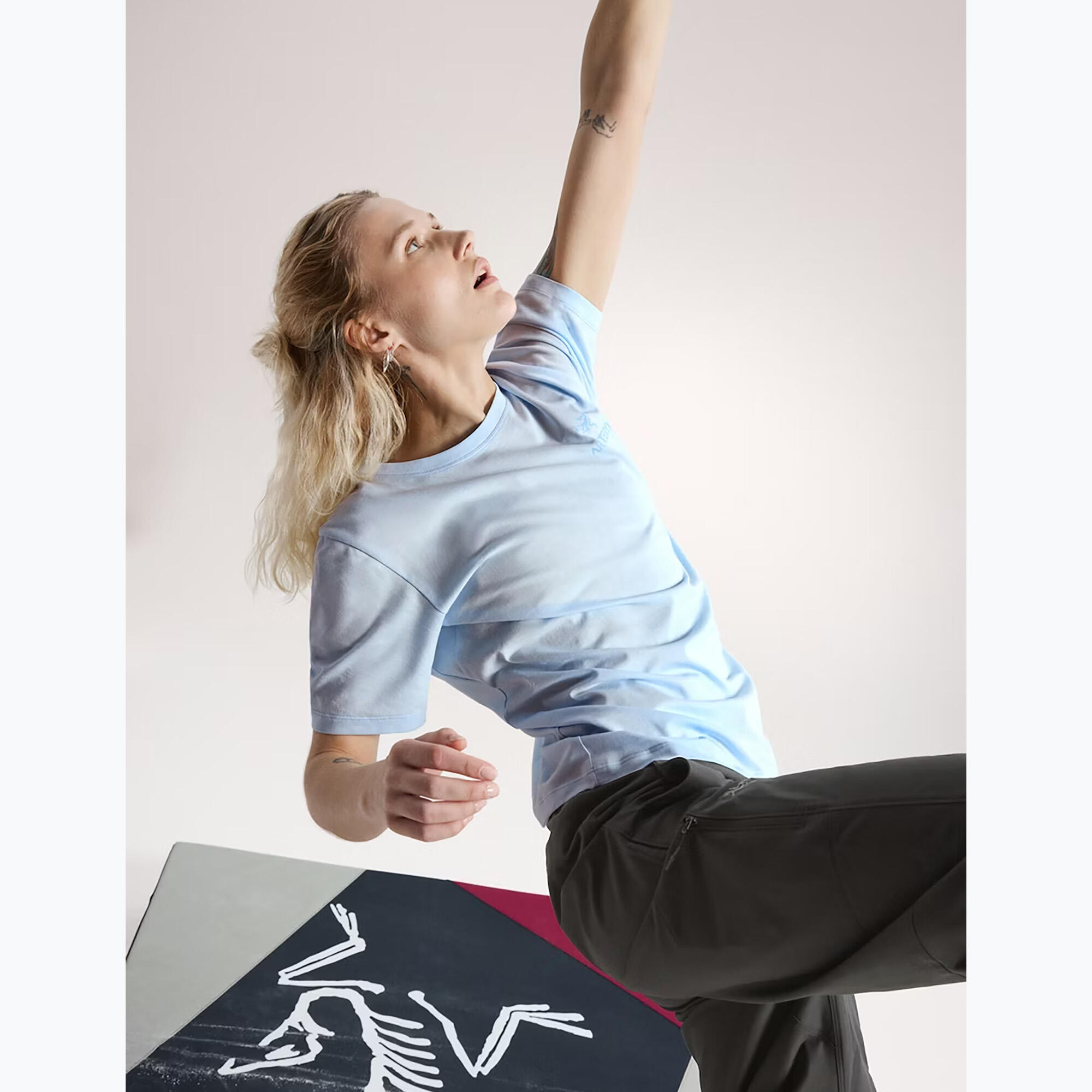 Koszulka damska Arcteryx Kragg Sl Cotton Emblem Crew 5/7