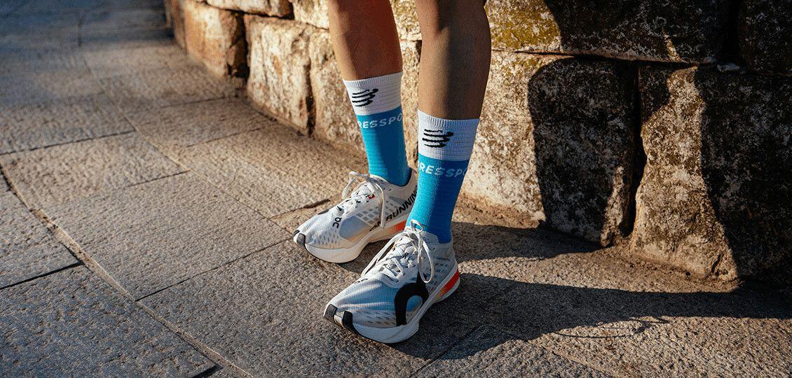 Chaussettes Compressport Mid Compression V2.0 Bleu/Blanc 5/7