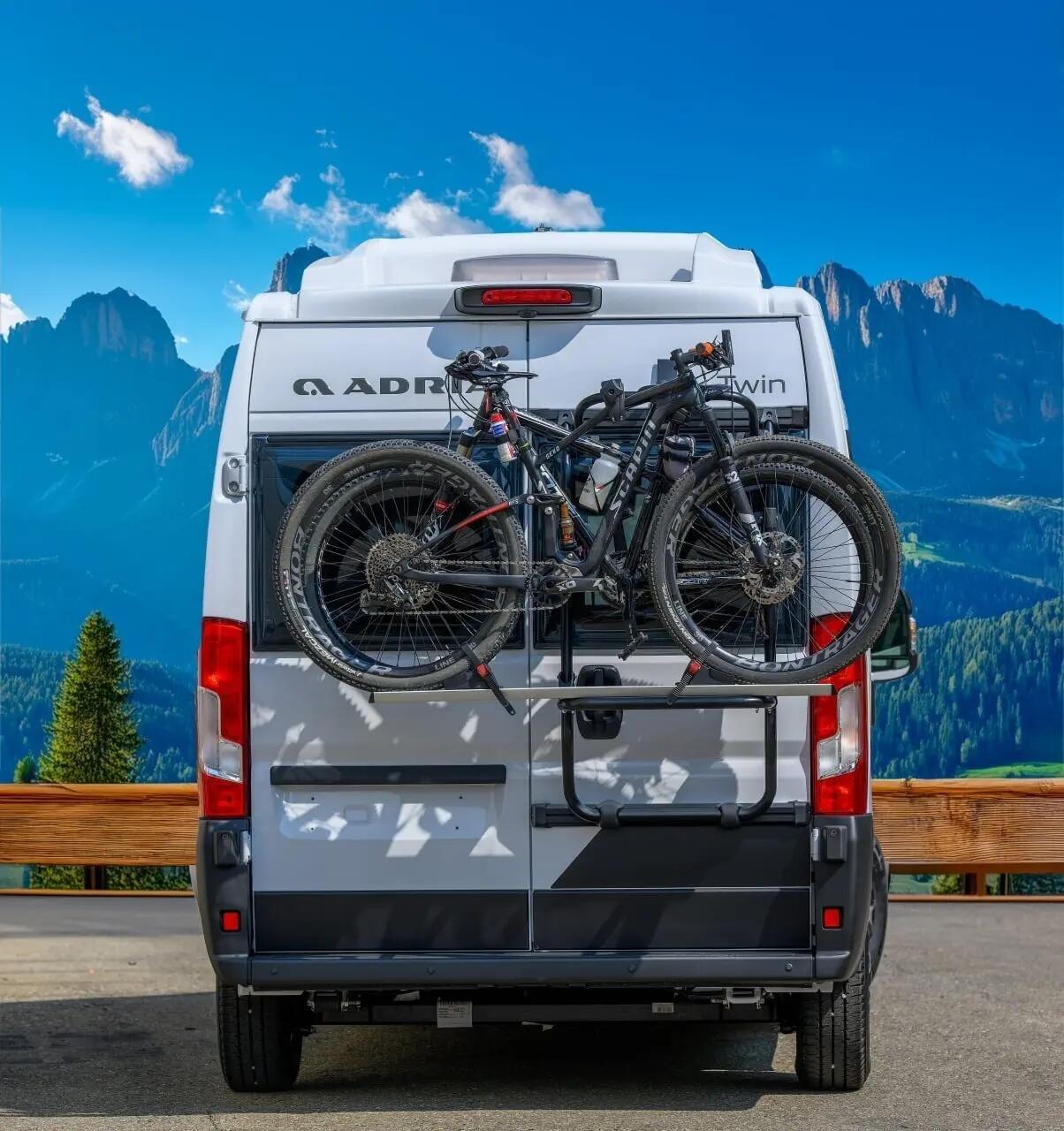 Hátsó ajtóra szerelhető Menabo Tremont A ehhez: RAM ProMaster 2013+ (H1, H2, H3) 7/7