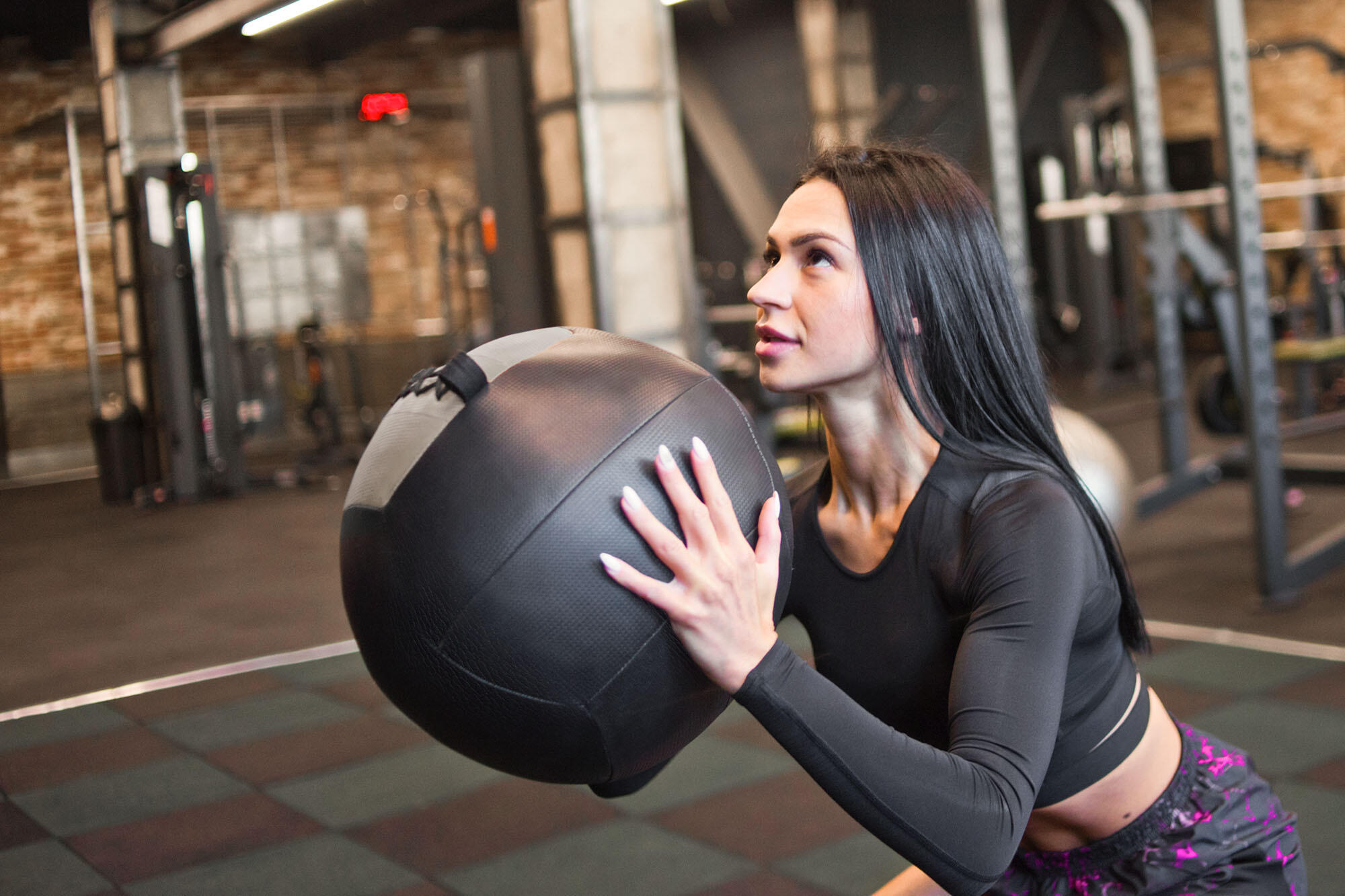 Piłka lekarska rehabilitacyjna do ćwiczeń 5 kg Rebel skórzana 7/7