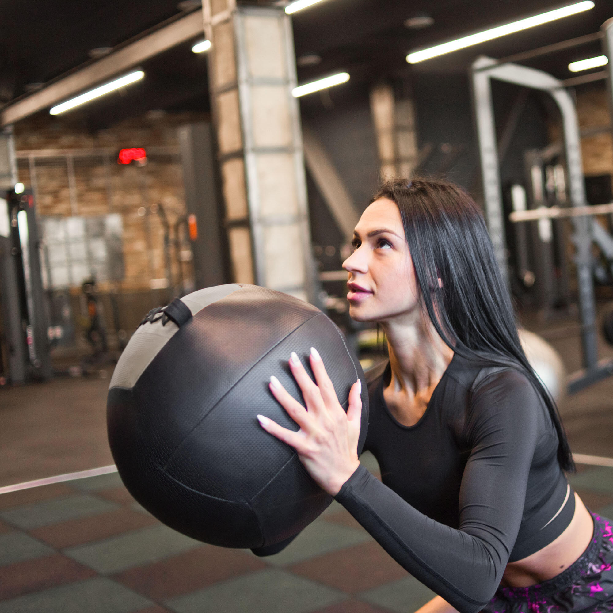 Piłka lekarska rehabilitacyjna do ćwiczeń 5 kg Rebel skórzana 6/7